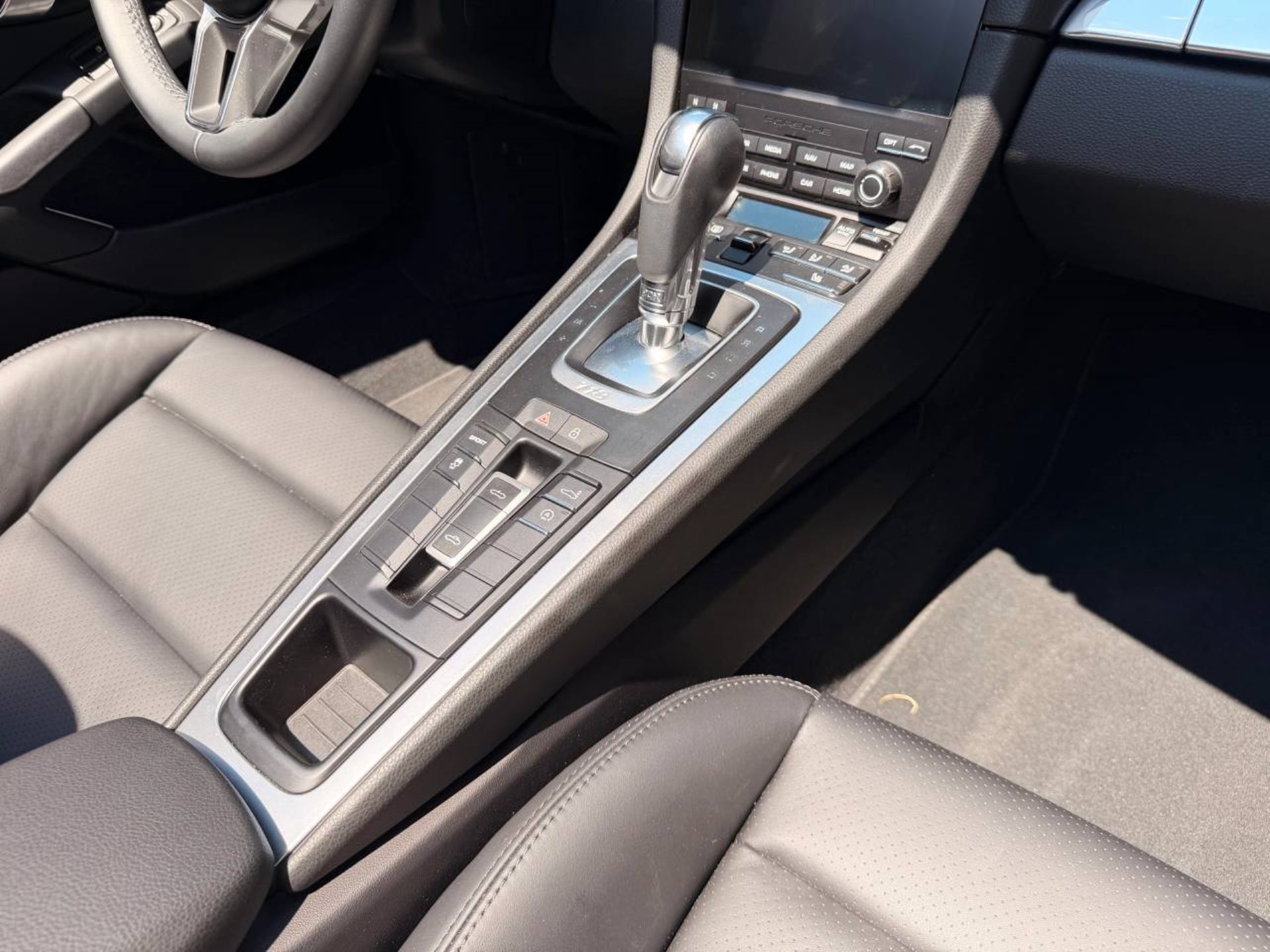 PORSCHE 718 Boxster-image-24