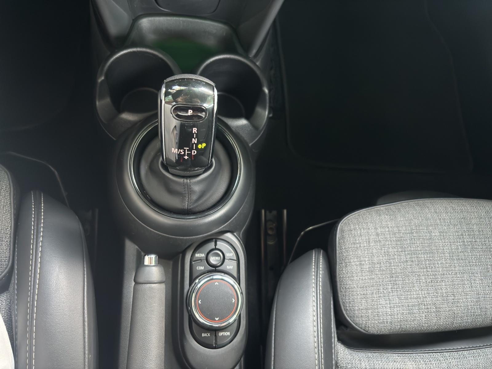 MINI Cabrio F57 1.5i Cooper-image-7