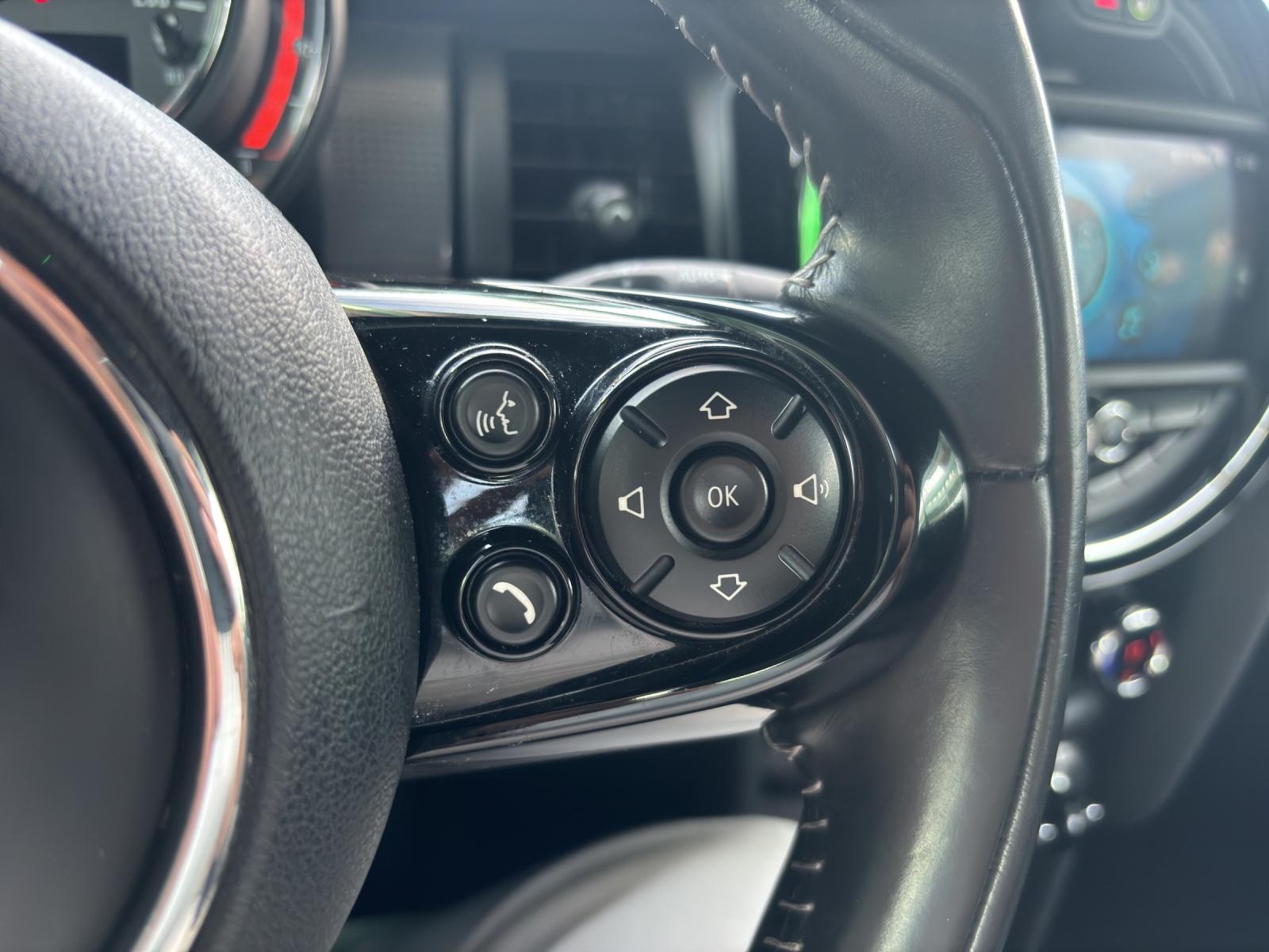MINI Cabrio F57 1.5i Cooper-image-14
