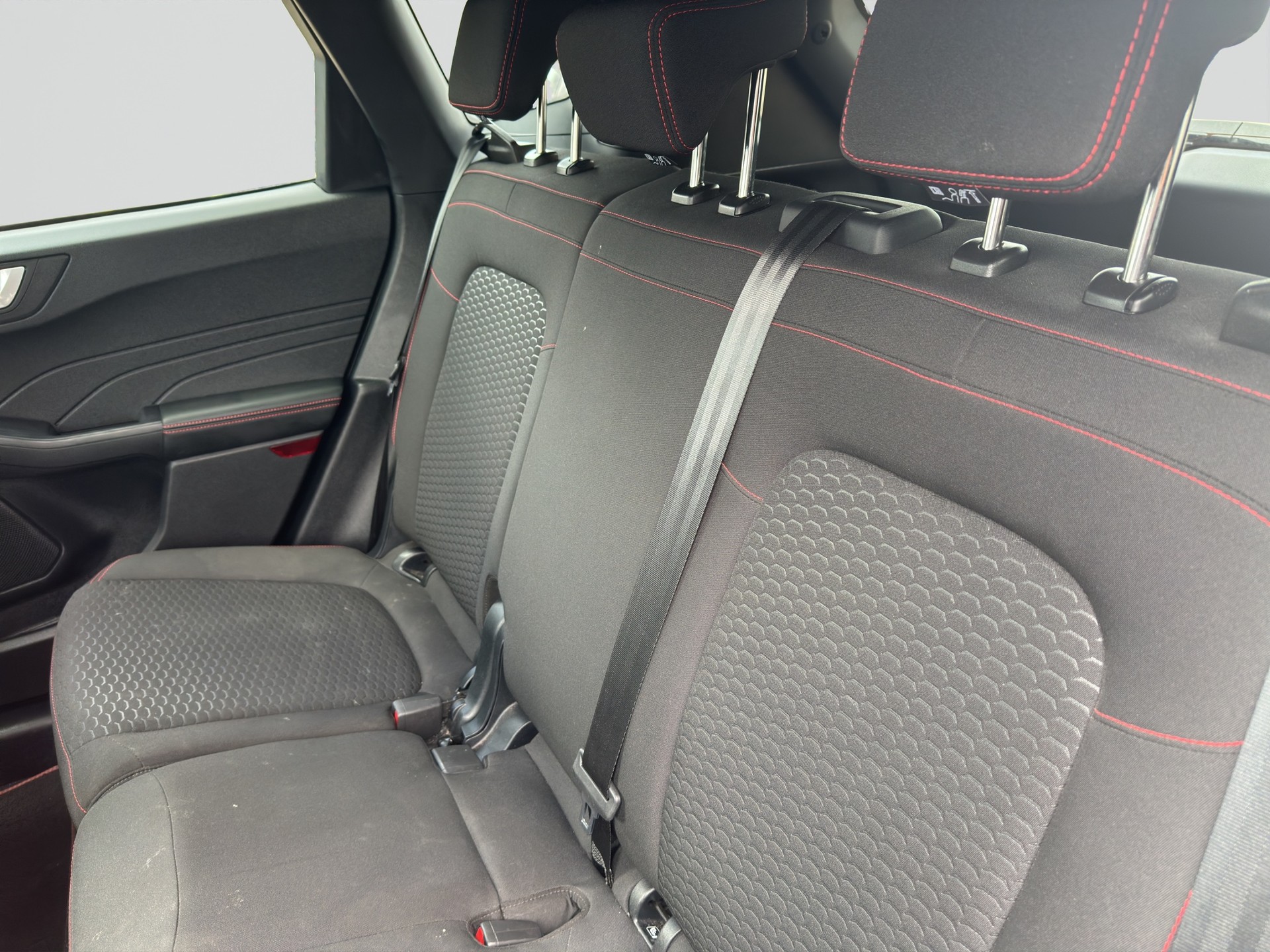 FORD Kuga 2.5 FHEV ST-Line-image-8