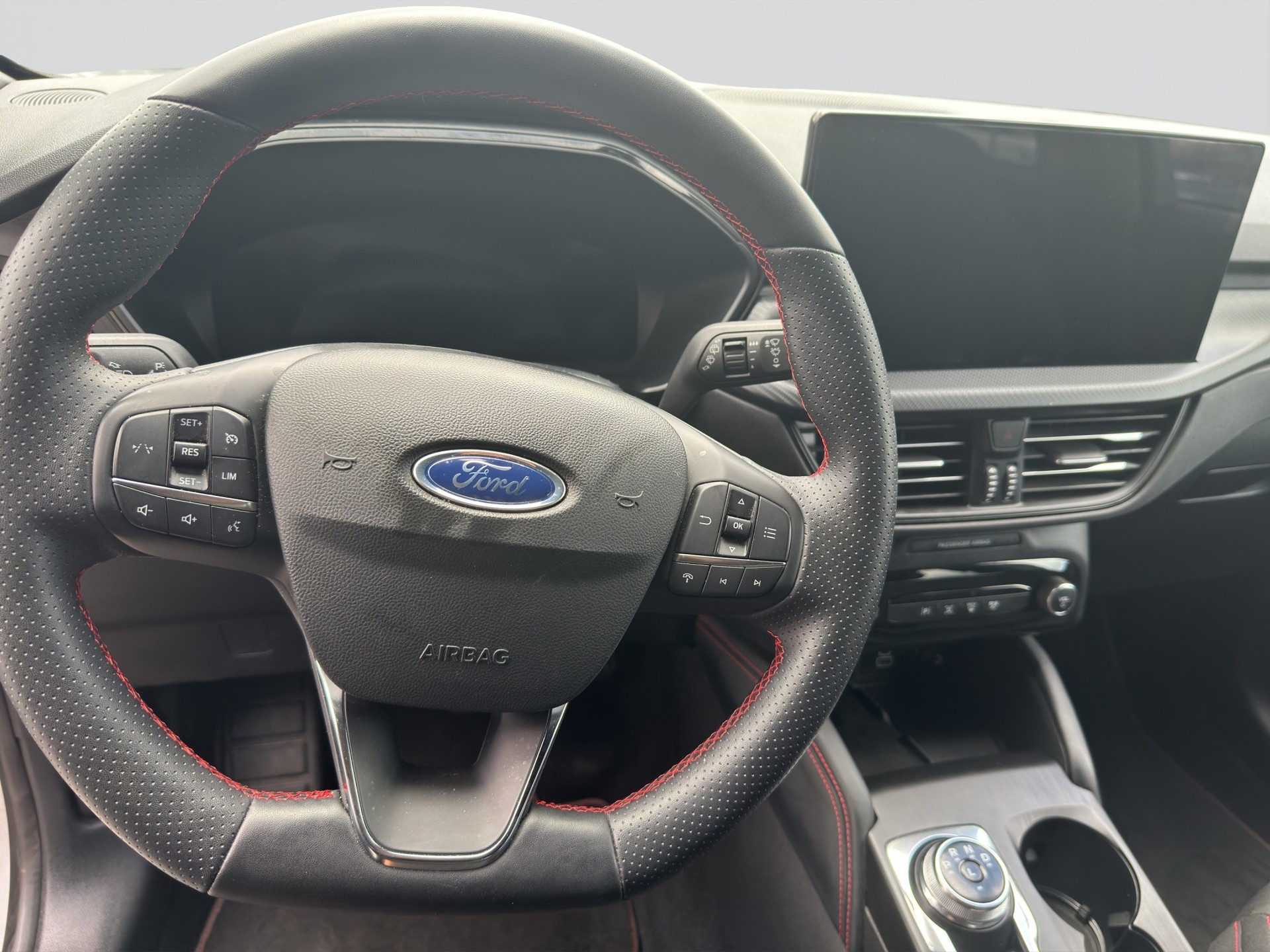 FORD Kuga 2.5 FHEV ST-Line-image-10