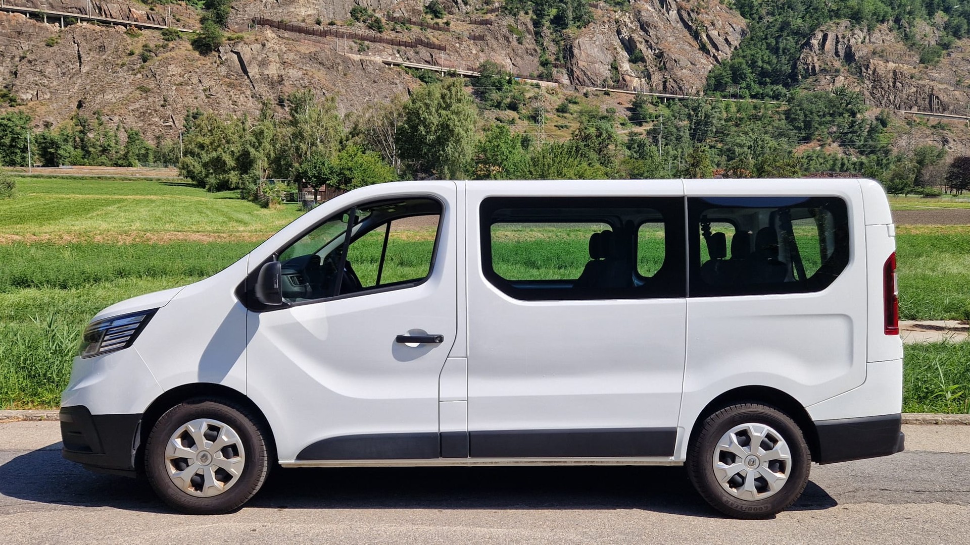 RENAULT Trafic Blue dCi 110 Passenger Equilibre-image-6