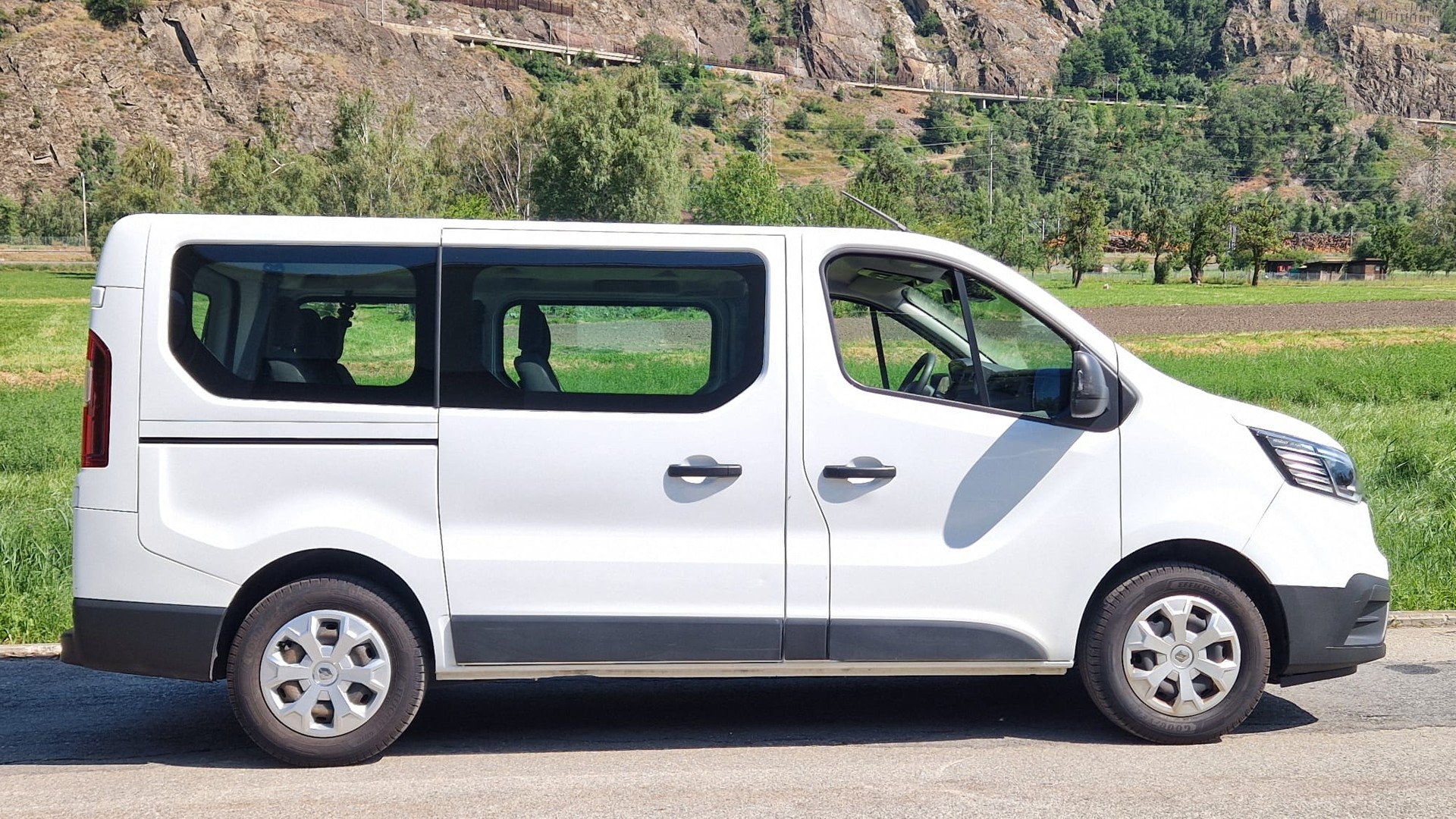 RENAULT Trafic Blue dCi 110 Passenger Equilibre-image-1