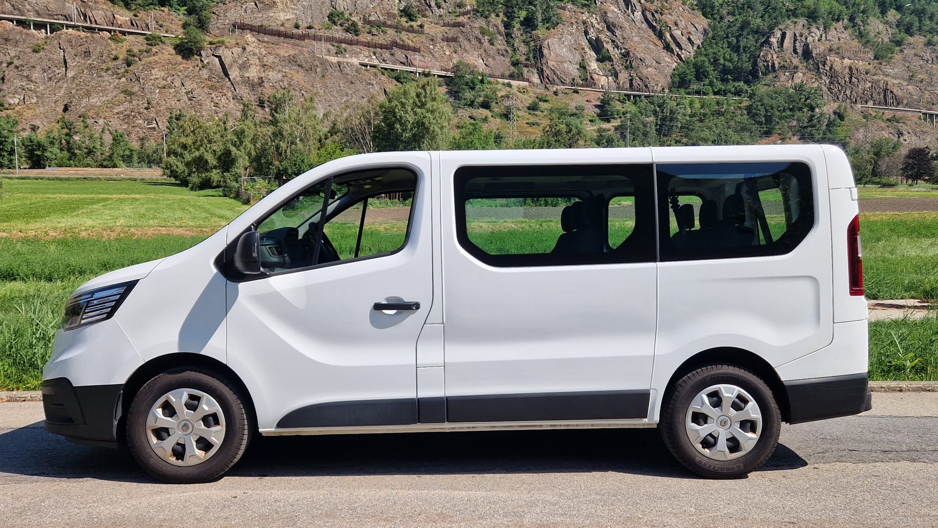 RENAULT Trafic Blue dCi 110 Passenger Equilibre-image-7