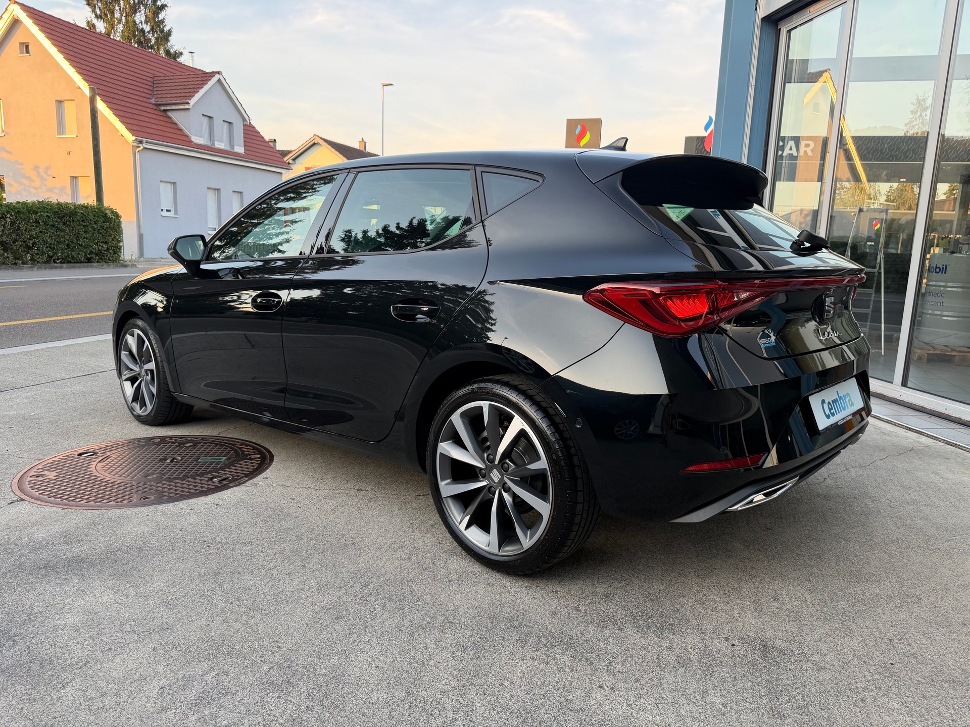 SEAT Leon 1.5 eTSI mHEV DSG FR-image-3