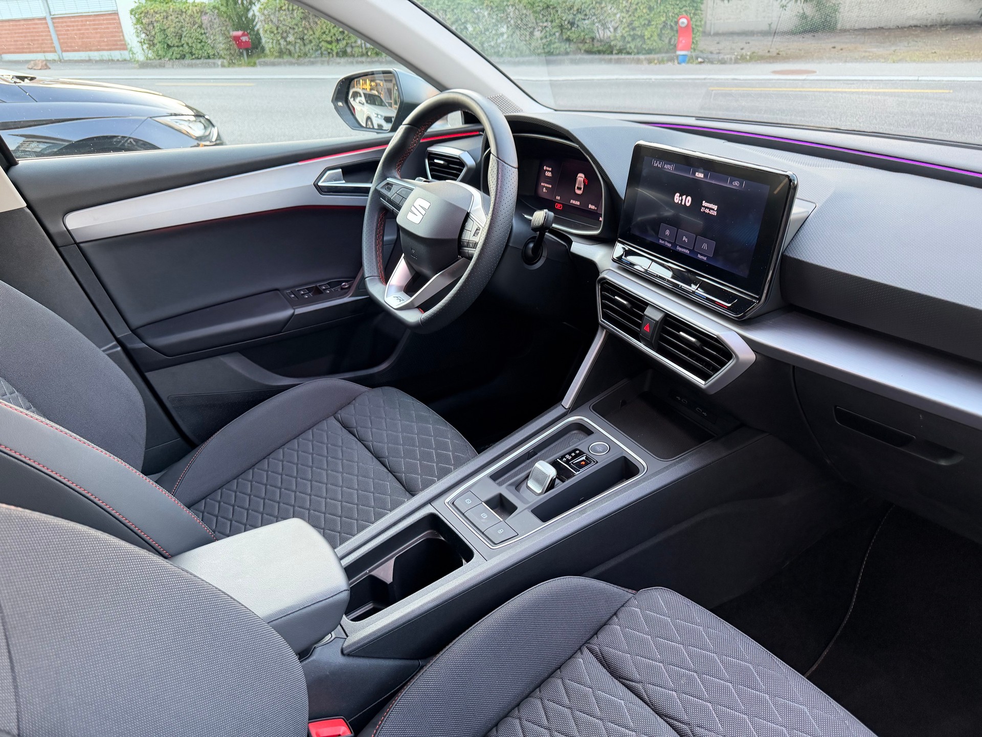SEAT Leon 1.5 eTSI mHEV DSG FR-image-10