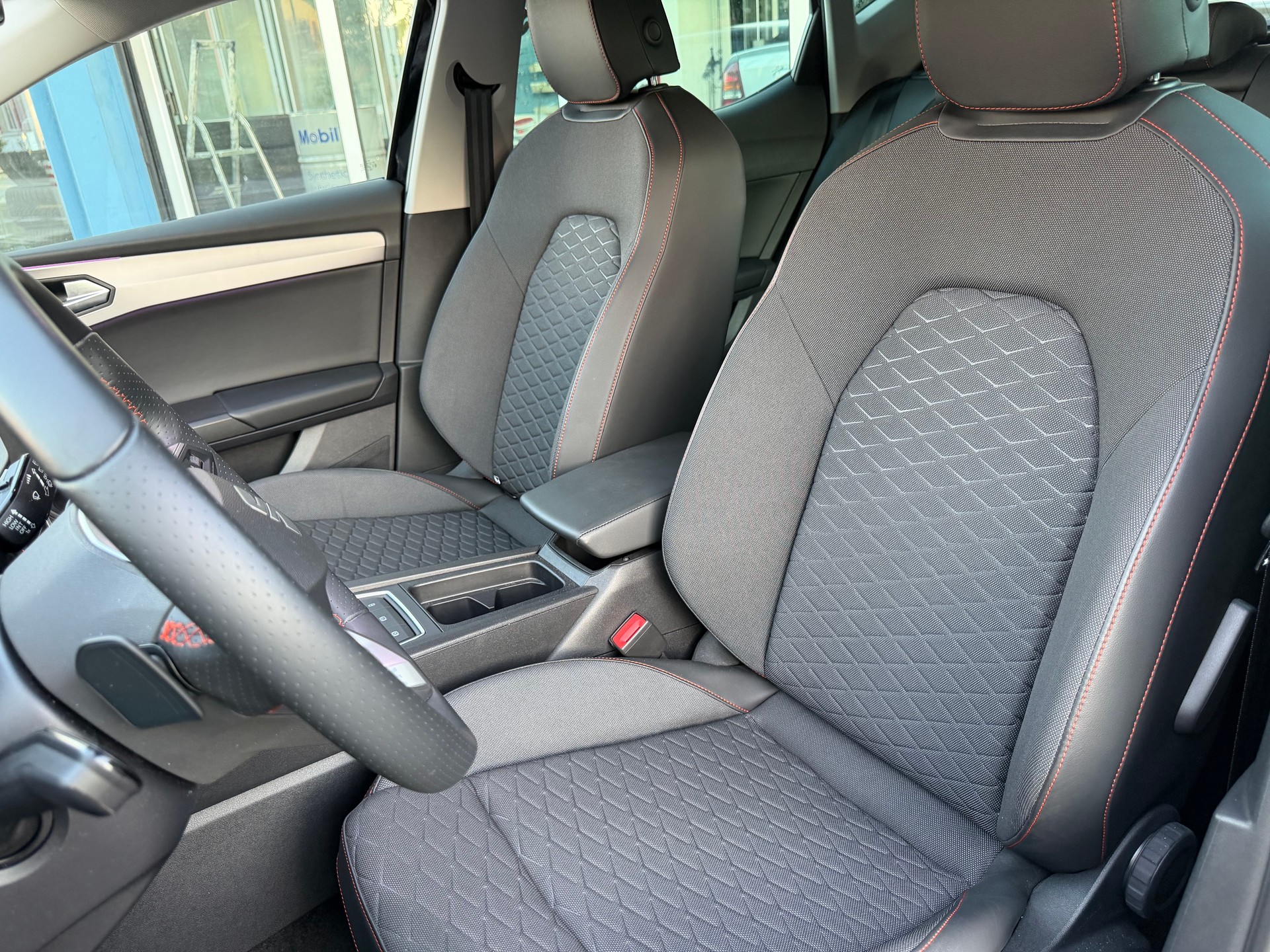 SEAT Leon 1.5 eTSI mHEV DSG FR-image-6