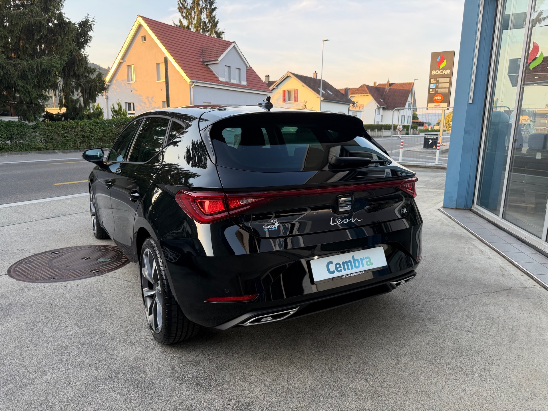SEAT Leon 1.5 eTSI mHEV DSG FR-image-2