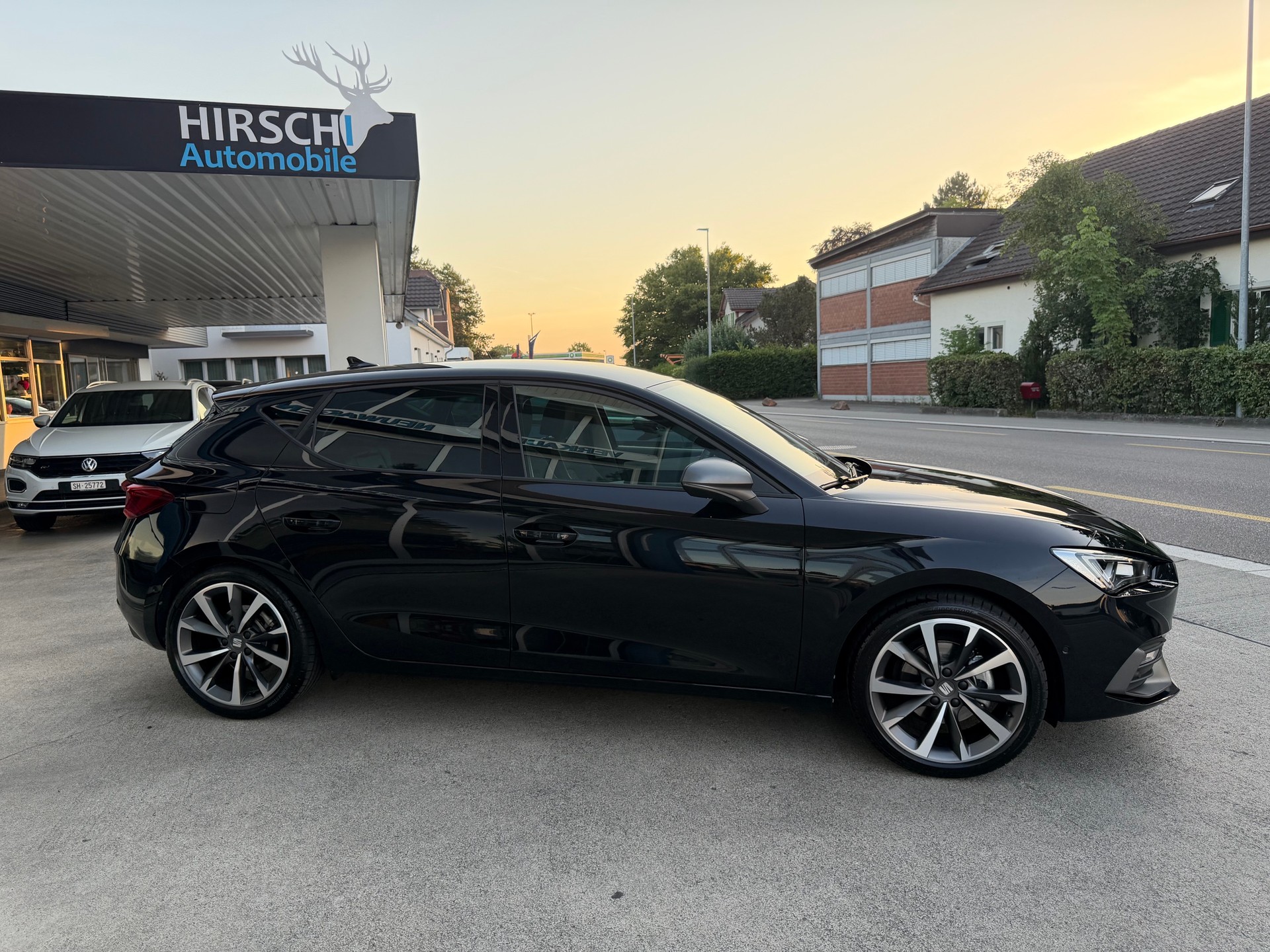 SEAT Leon 1.5 eTSI mHEV DSG FR-image-1