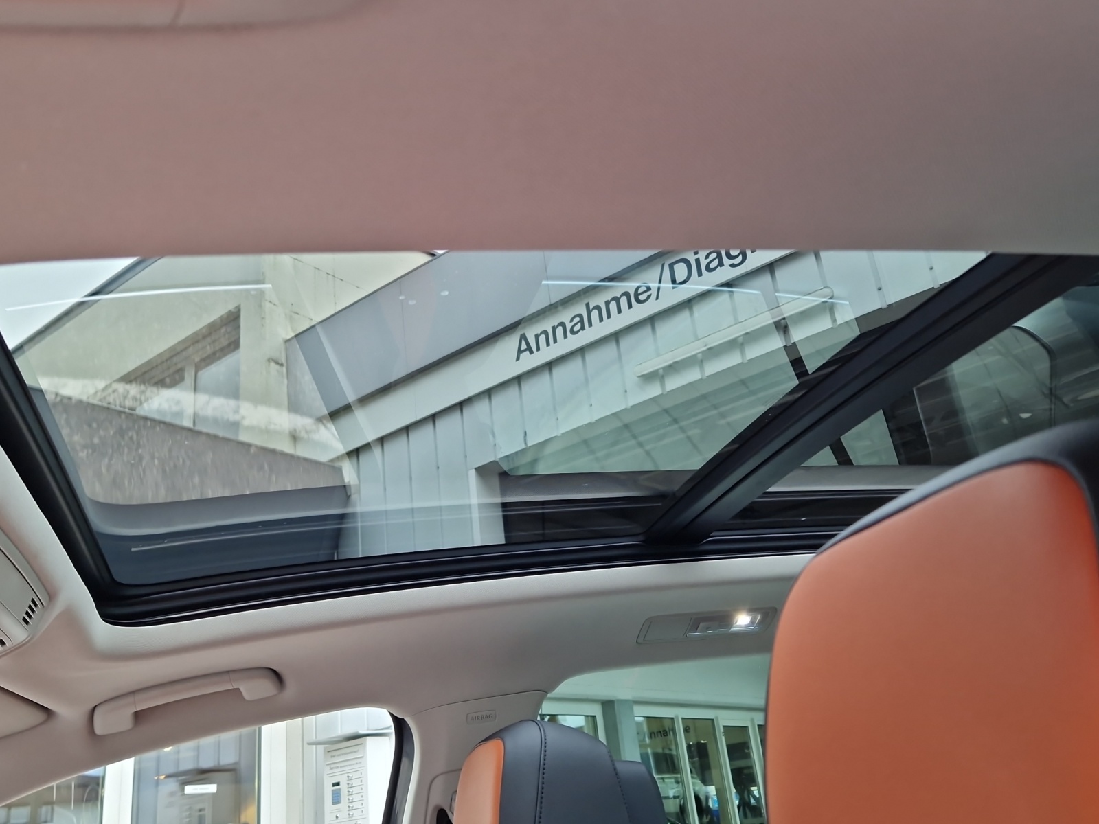 VW Tiguan 2.0 TDI SCR Highline DSG-image-12