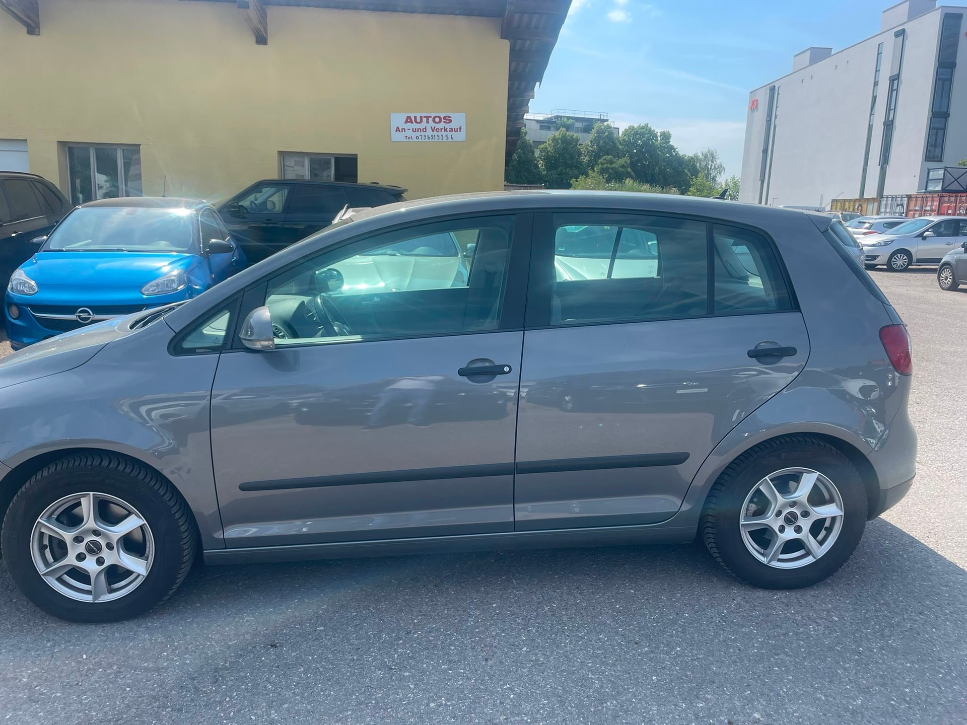 VW Golf Plus 2.0 FSI Comfortline Automat-image-2