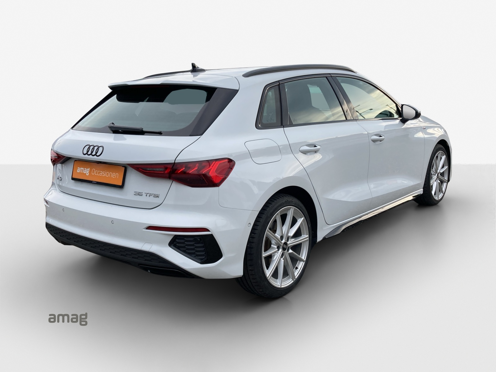 AUDI A3 Sportback 35 TFSI S line Attraction S-tronic-image-4
