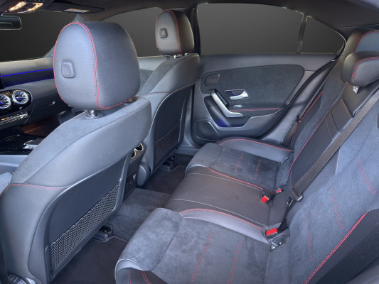 MERCEDES-BENZ A 250 AMG Line-image-6