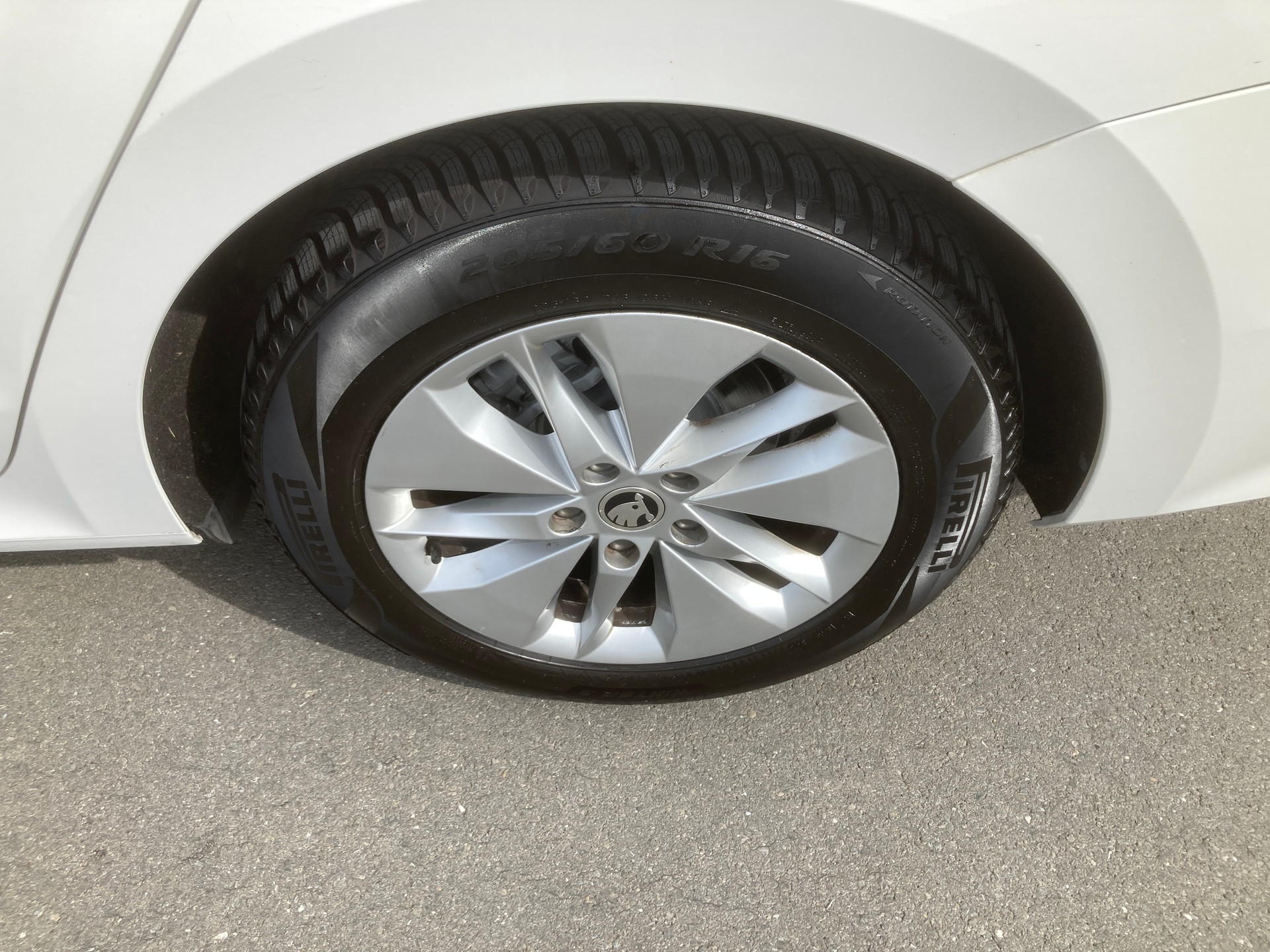 SKODA Octavia Combi 2.0 TDI Ambition-image-6