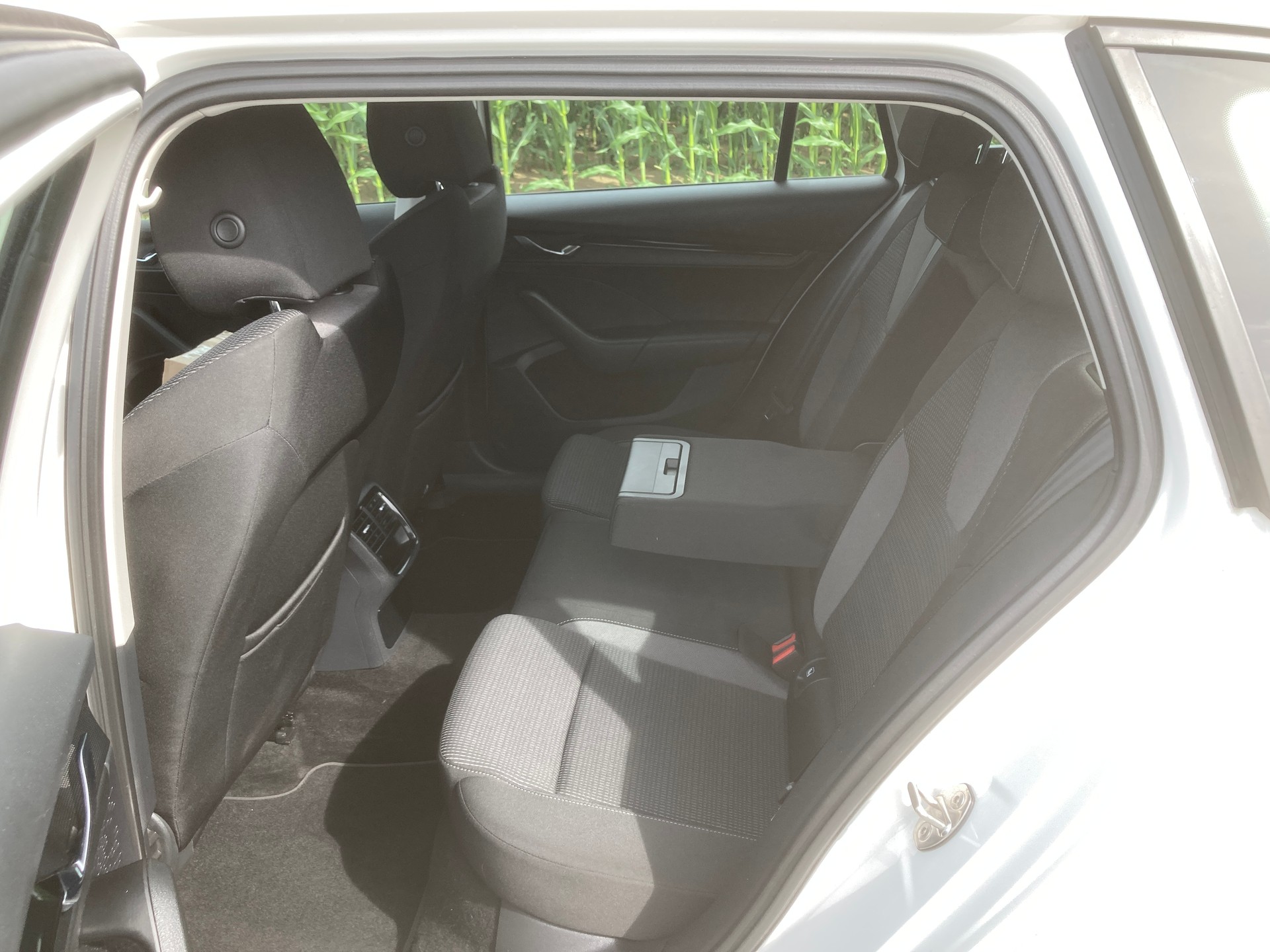 SKODA Octavia Combi 2.0 TDI Ambition-image-7