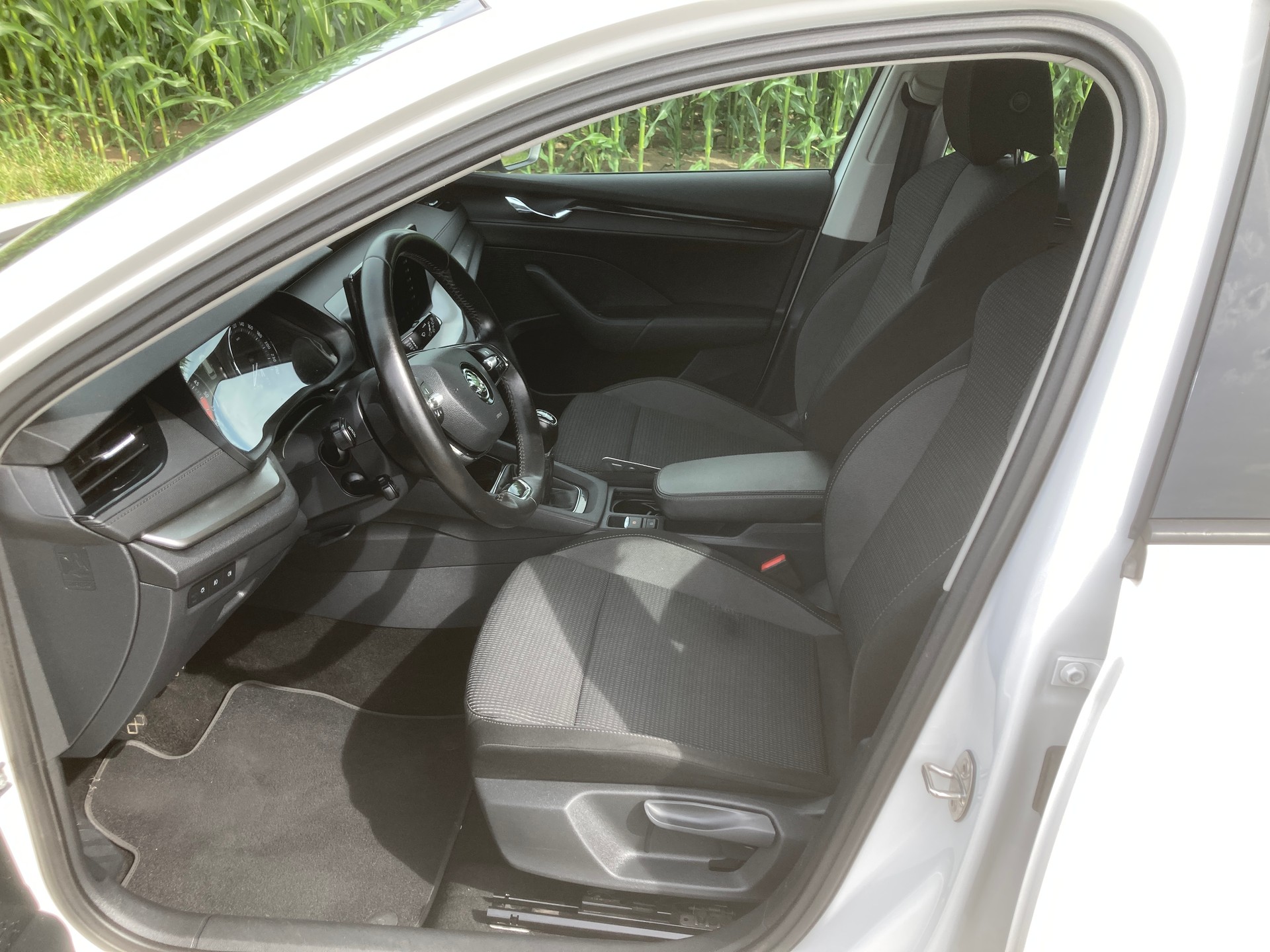 SKODA Octavia Combi 2.0 TDI Ambition-image-8