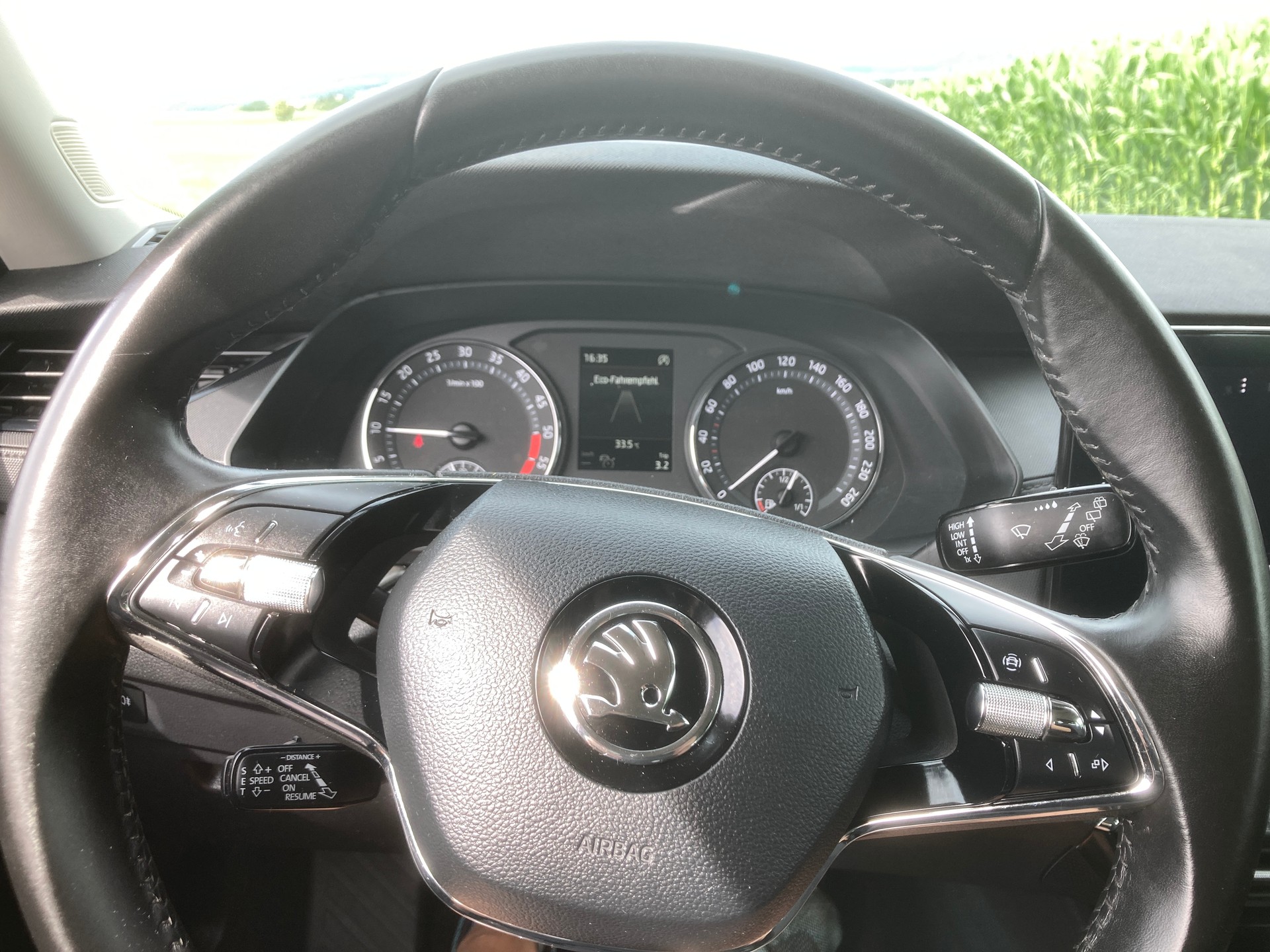 SKODA Octavia Combi 2.0 TDI Ambition-image-14