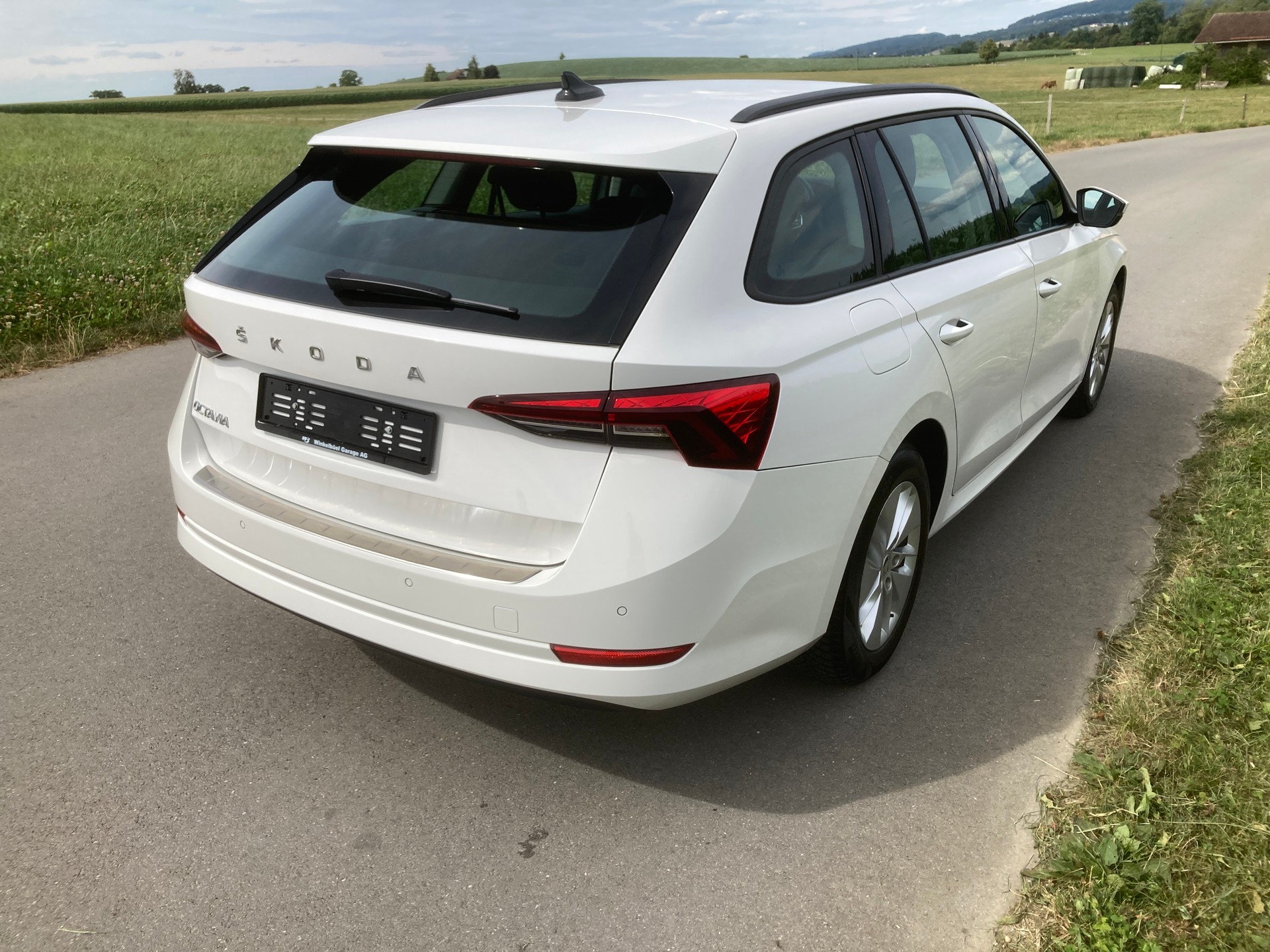 SKODA Octavia Combi 2.0 TDI Ambition-image-2