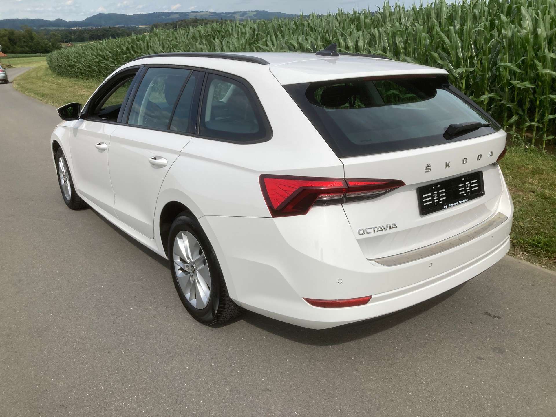 SKODA Octavia Combi 2.0 TDI Ambition-image-3