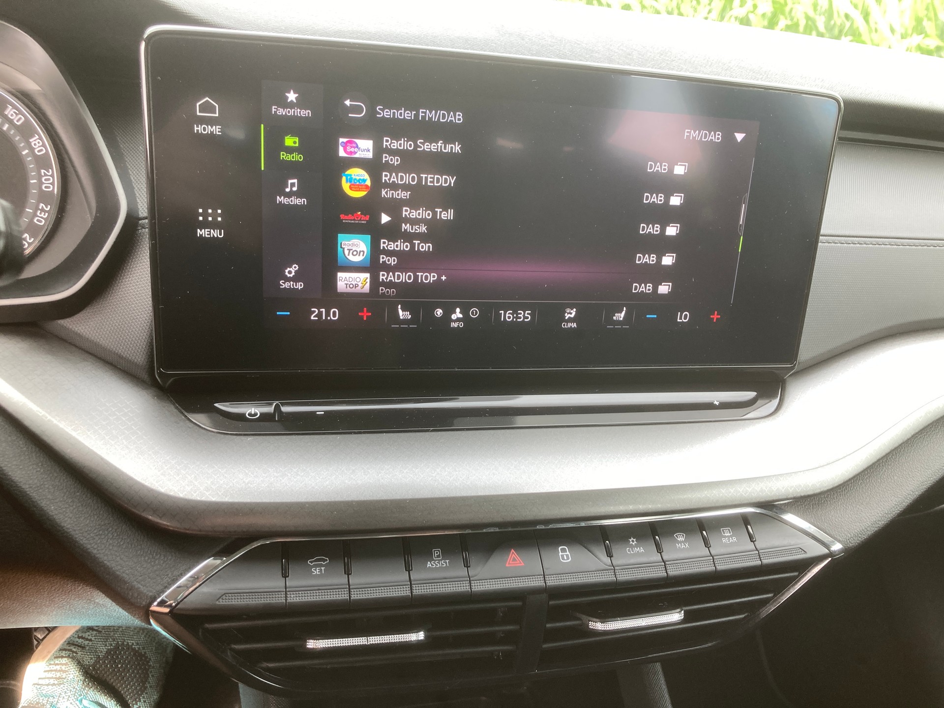 SKODA Octavia Combi 2.0 TDI Ambition-image-12