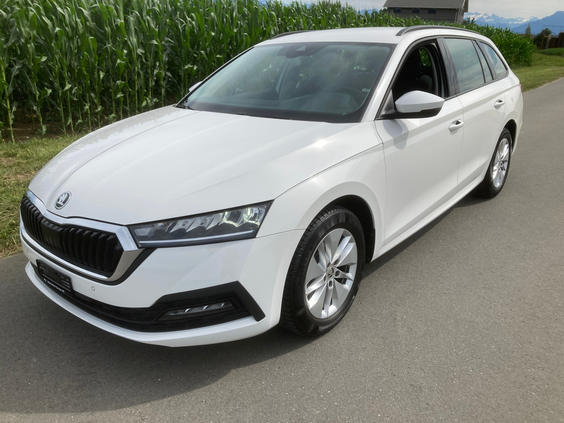 SKODA Octavia Combi 2.0 TDI Ambition-image-0