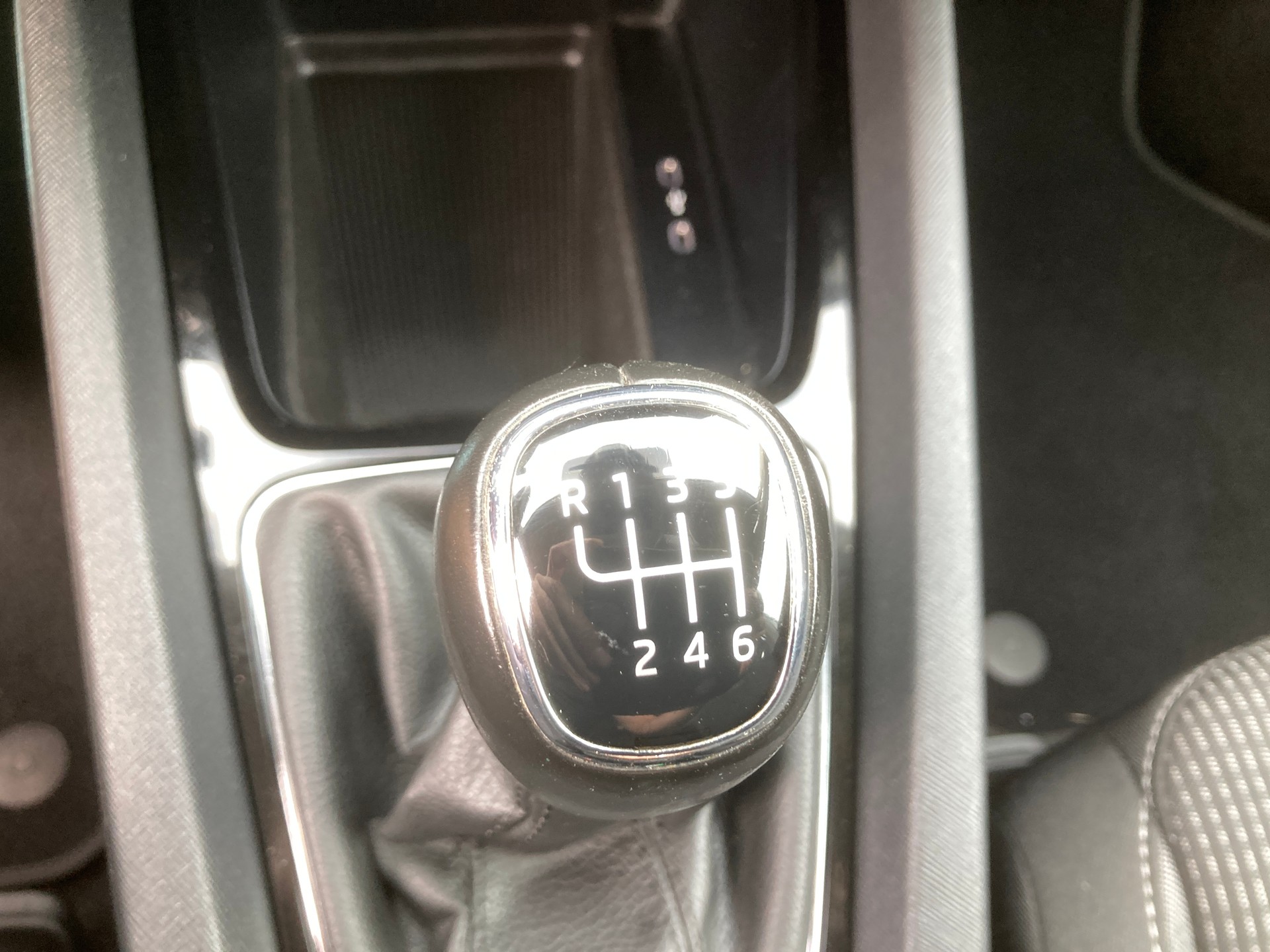 SKODA Octavia Combi 2.0 TDI Ambition-image-11