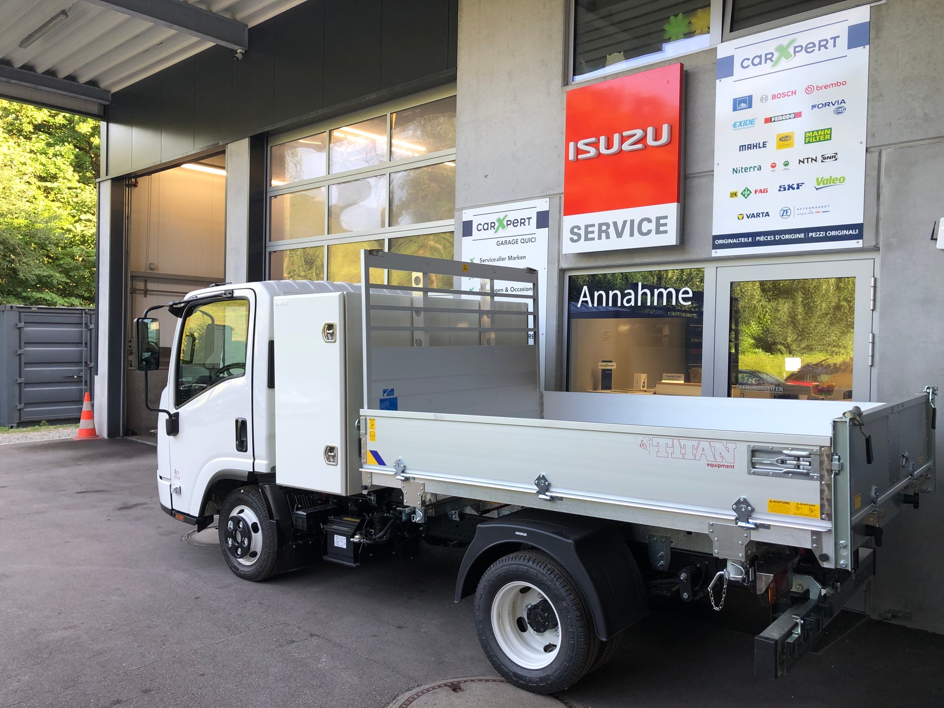 ISUZU M21 T E Box und Kipper-image-2