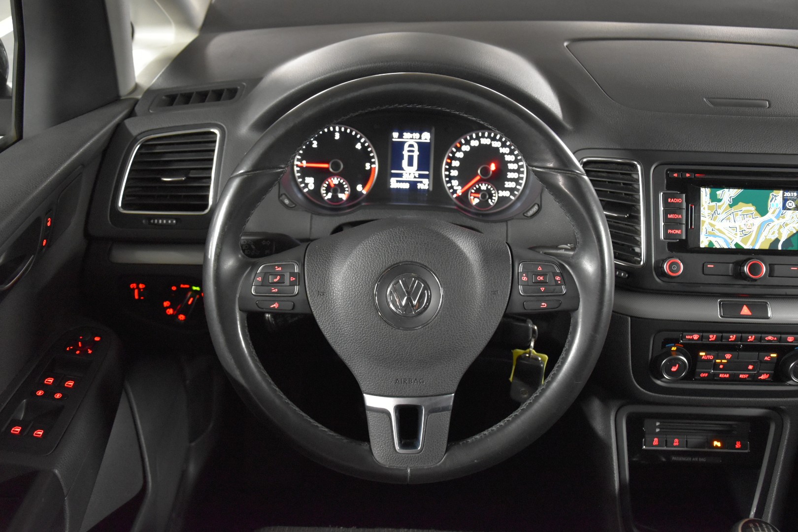 VW Sharan 2.0 TDI BlueMotion Technology Comfortline-image-11