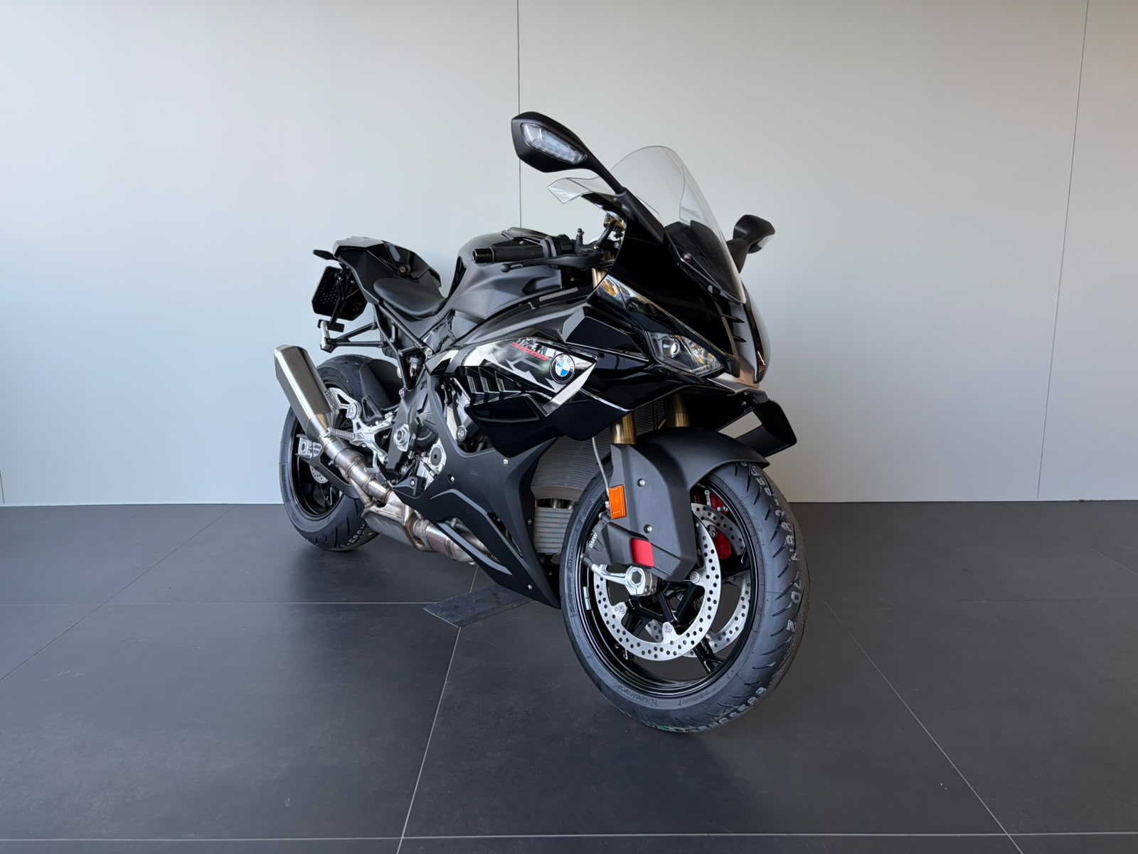 BMW S 1000 RR-showroom-element-1