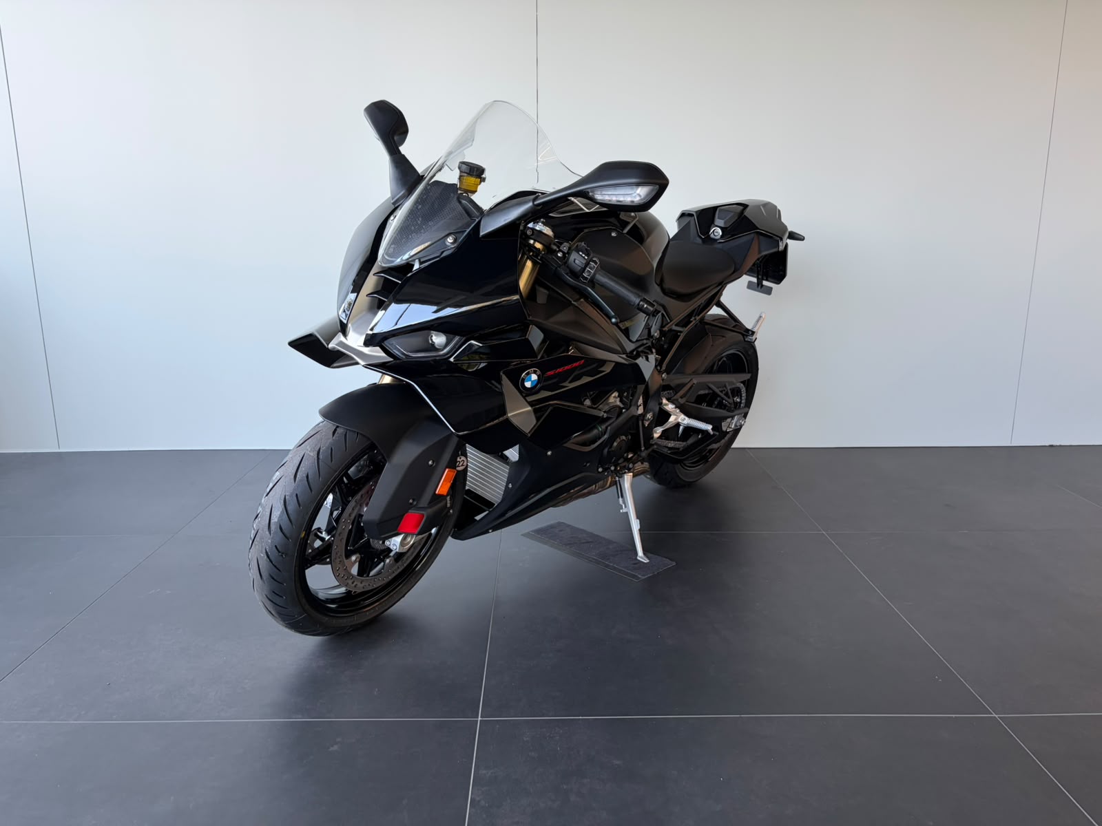 BMW S 1000 RR-showroom-element-3