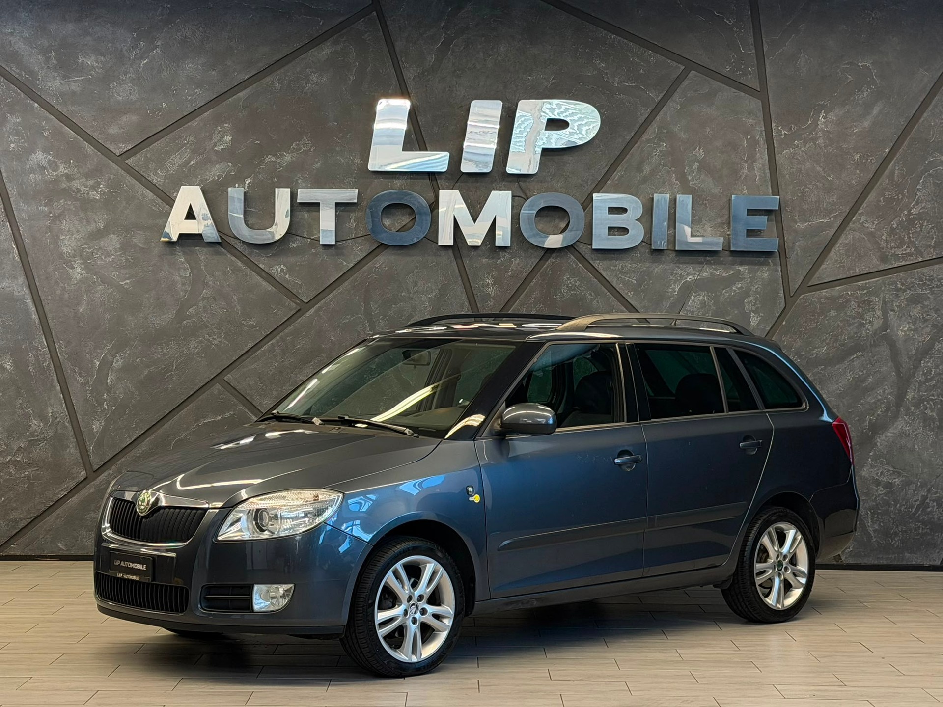 SKODA Fabia 1.6 Ambiente-image-0