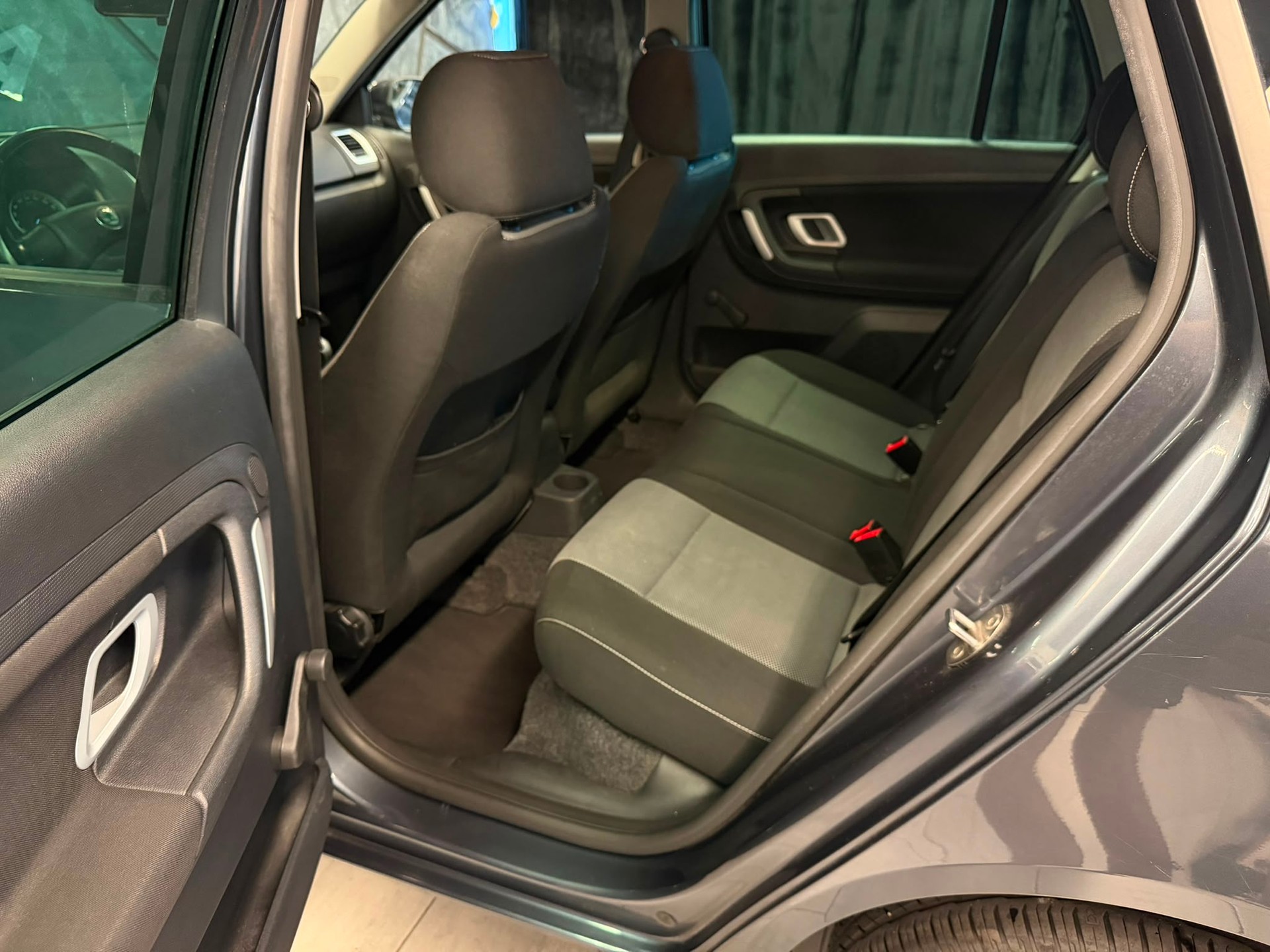 SKODA Fabia 1.6 Ambiente-image-12