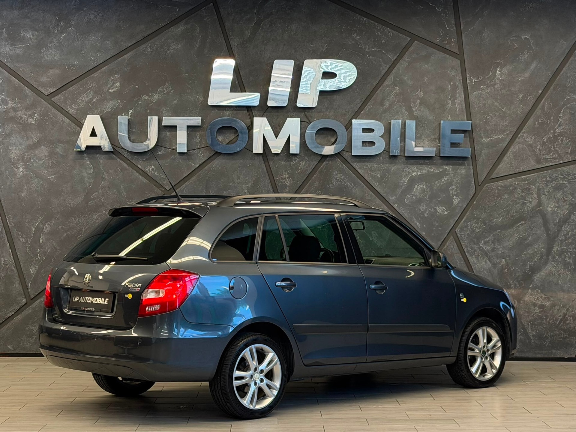 SKODA Fabia 1.6 Ambiente-image-5