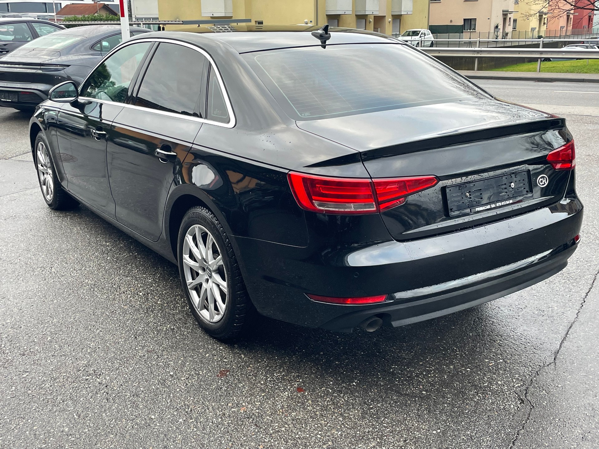 AUDI A4 Limousine 2.0 TDI Design S-tronic-image-5