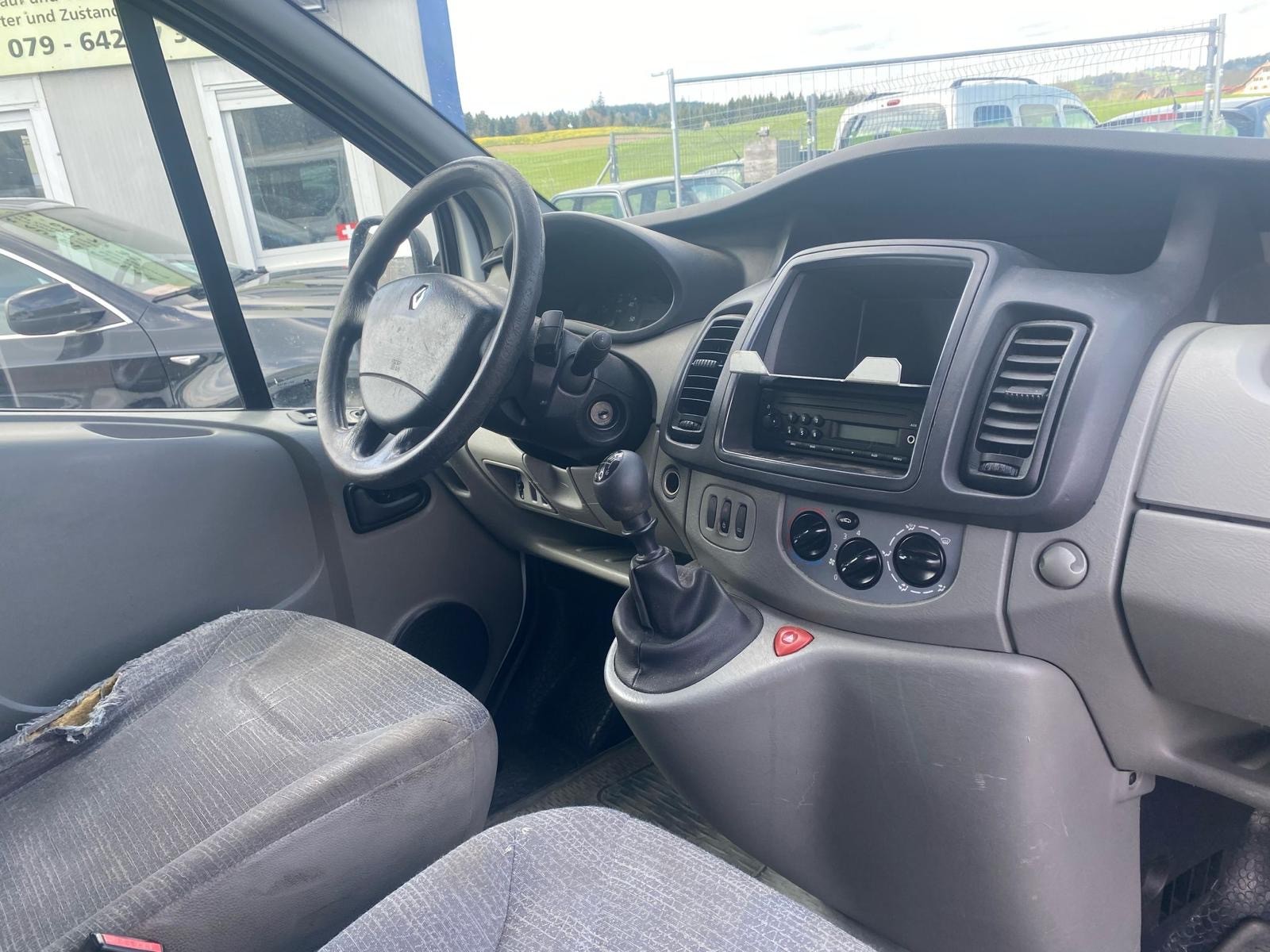 RENAULT Trafic 2.0 dCi 115 2.9t L1H1-image-8