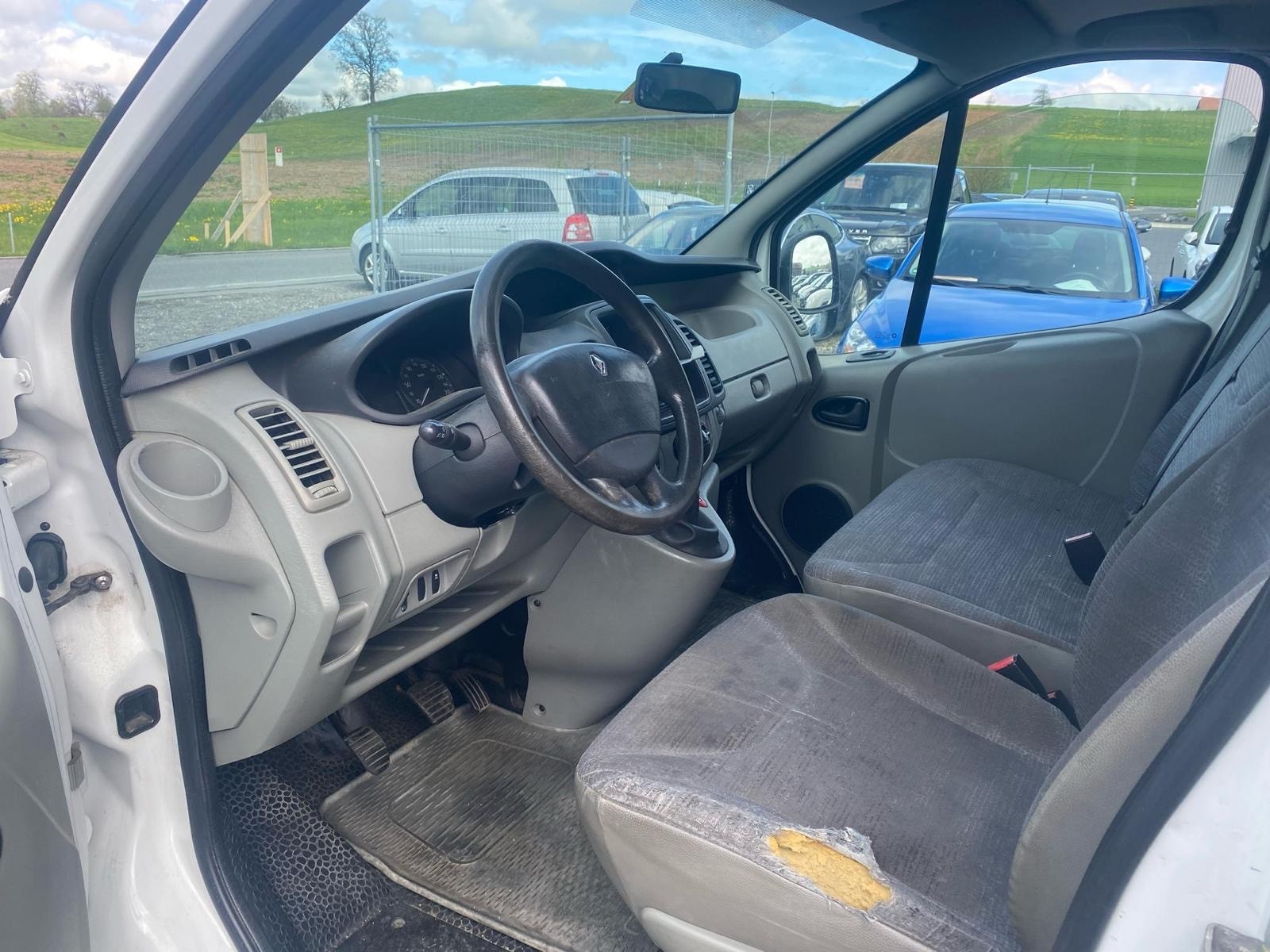 RENAULT Trafic 2.0 dCi 115 2.9t L1H1-image-11