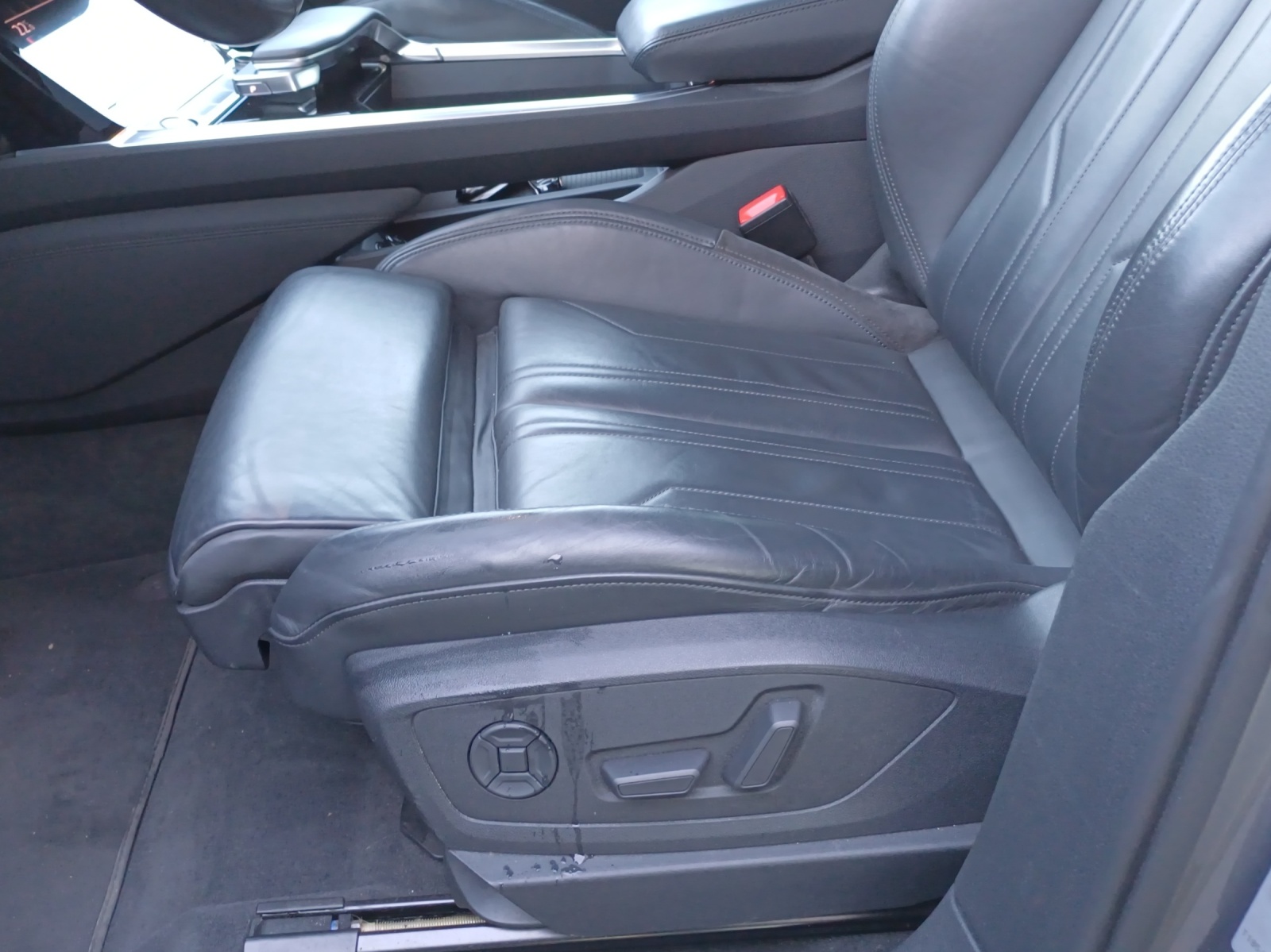 AUDI e-tron 55 Advanced quattro-image-15