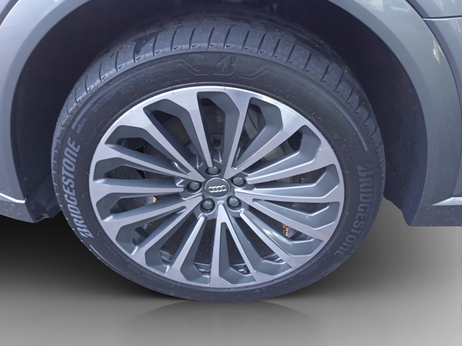 AUDI e-tron 55 Advanced quattro-image-14