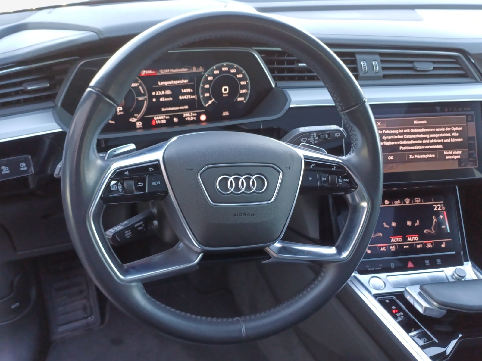 AUDI e-tron 55 Advanced quattro-image-10
