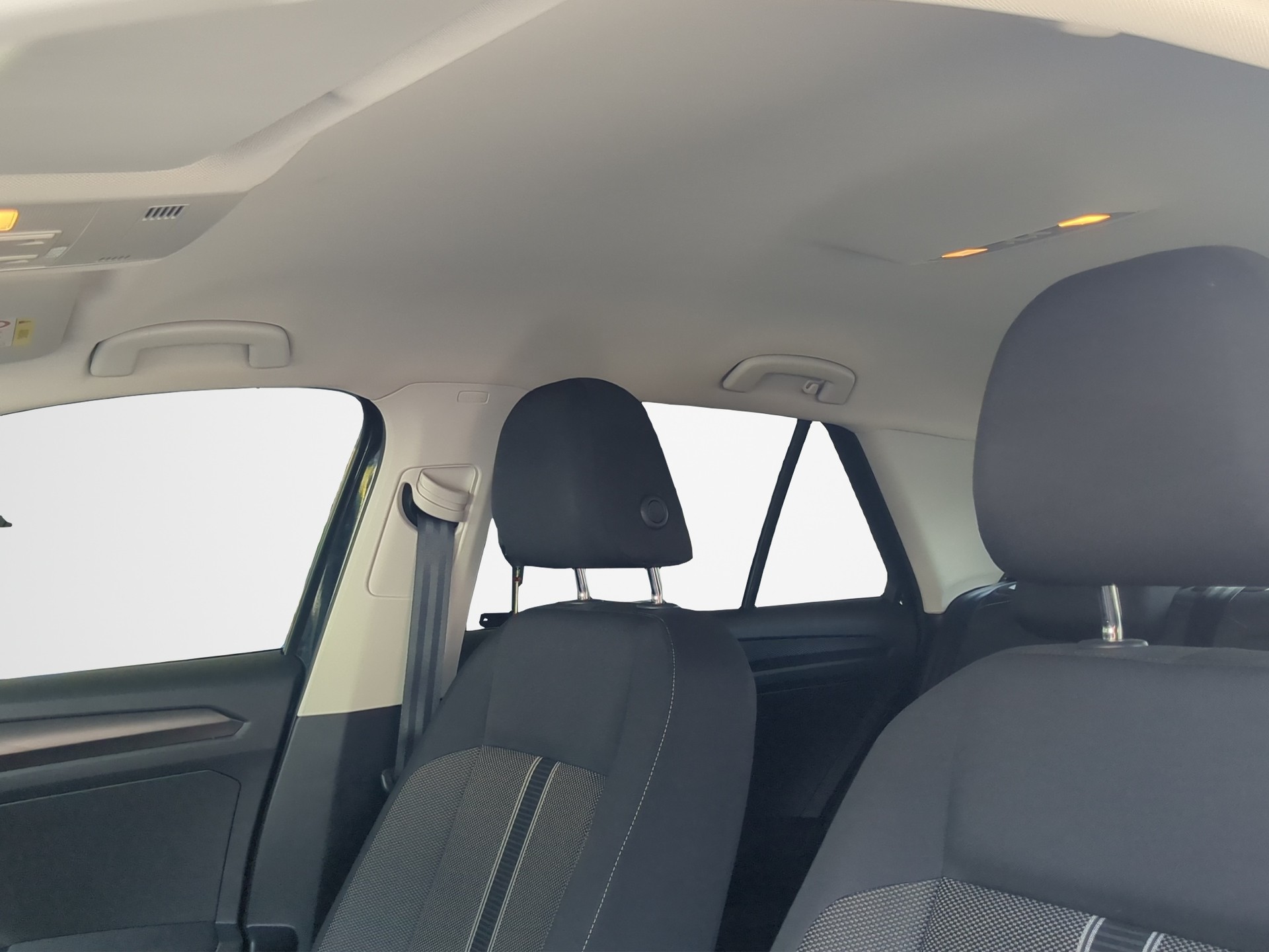 VW T-Roc 2.0 TSI Advance DSG 4Motion-image-5