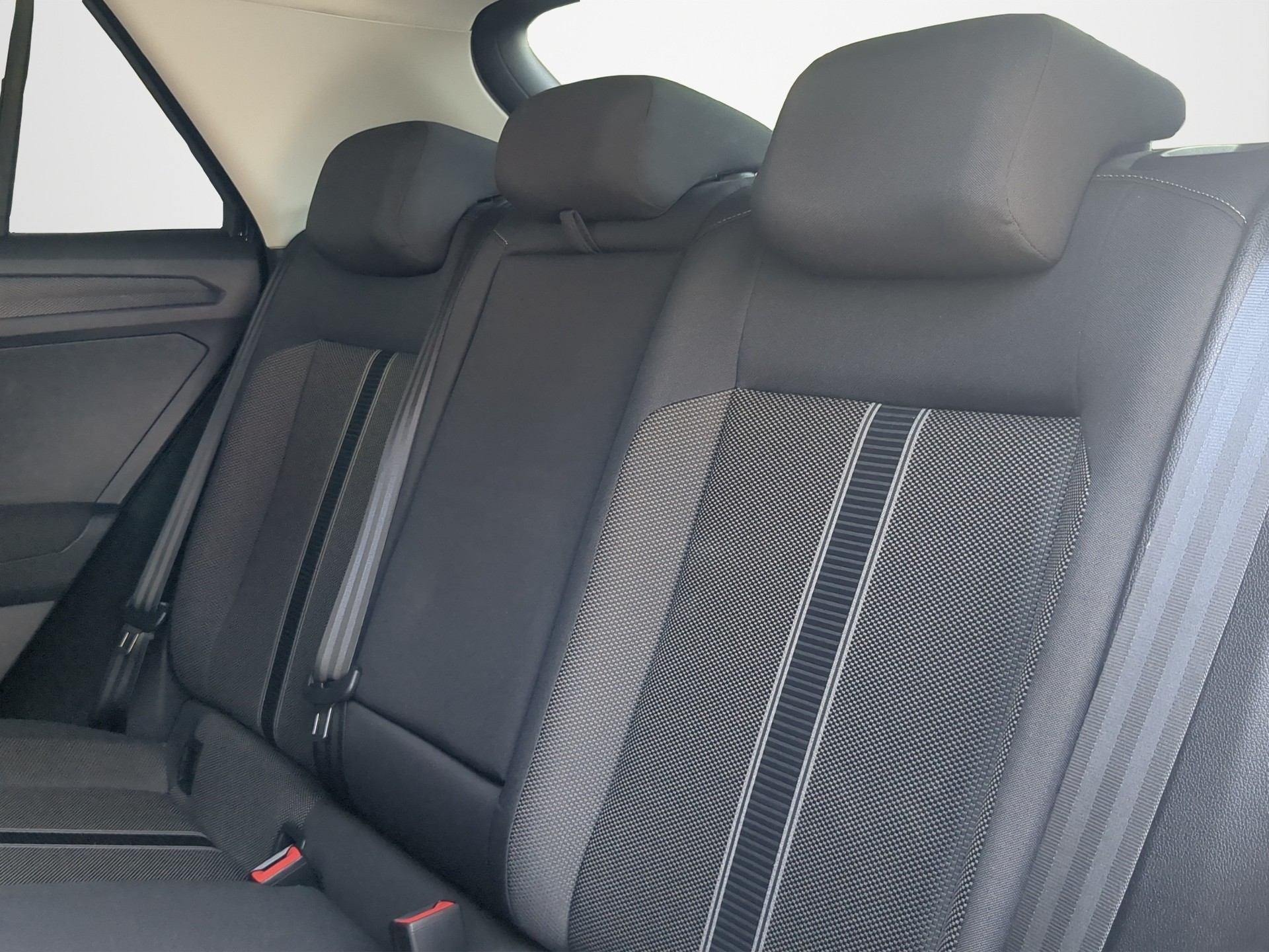 VW T-Roc 2.0 TSI Advance DSG 4Motion-image-8
