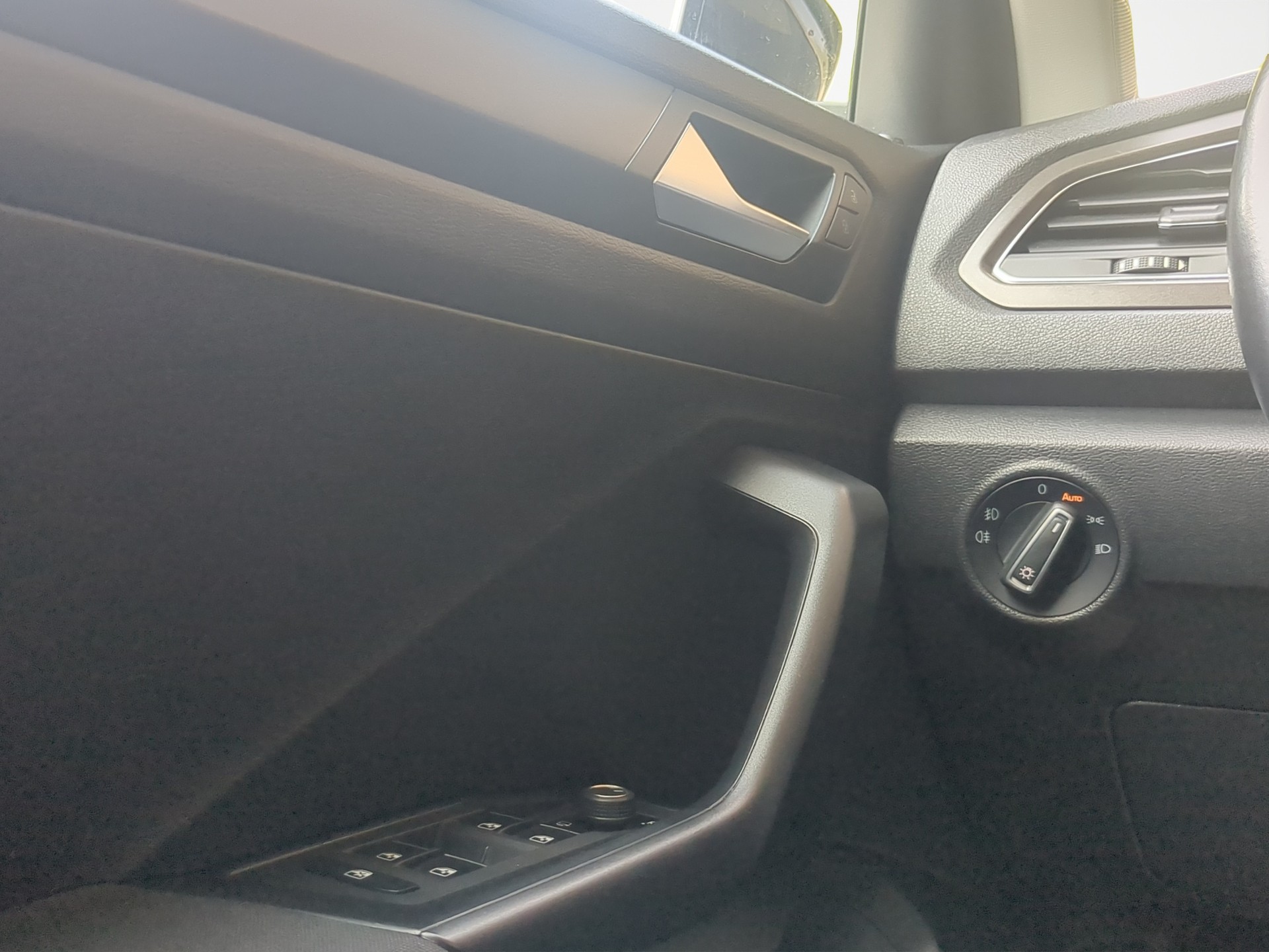 VW T-Roc 2.0 TSI Advance DSG 4Motion-image-7