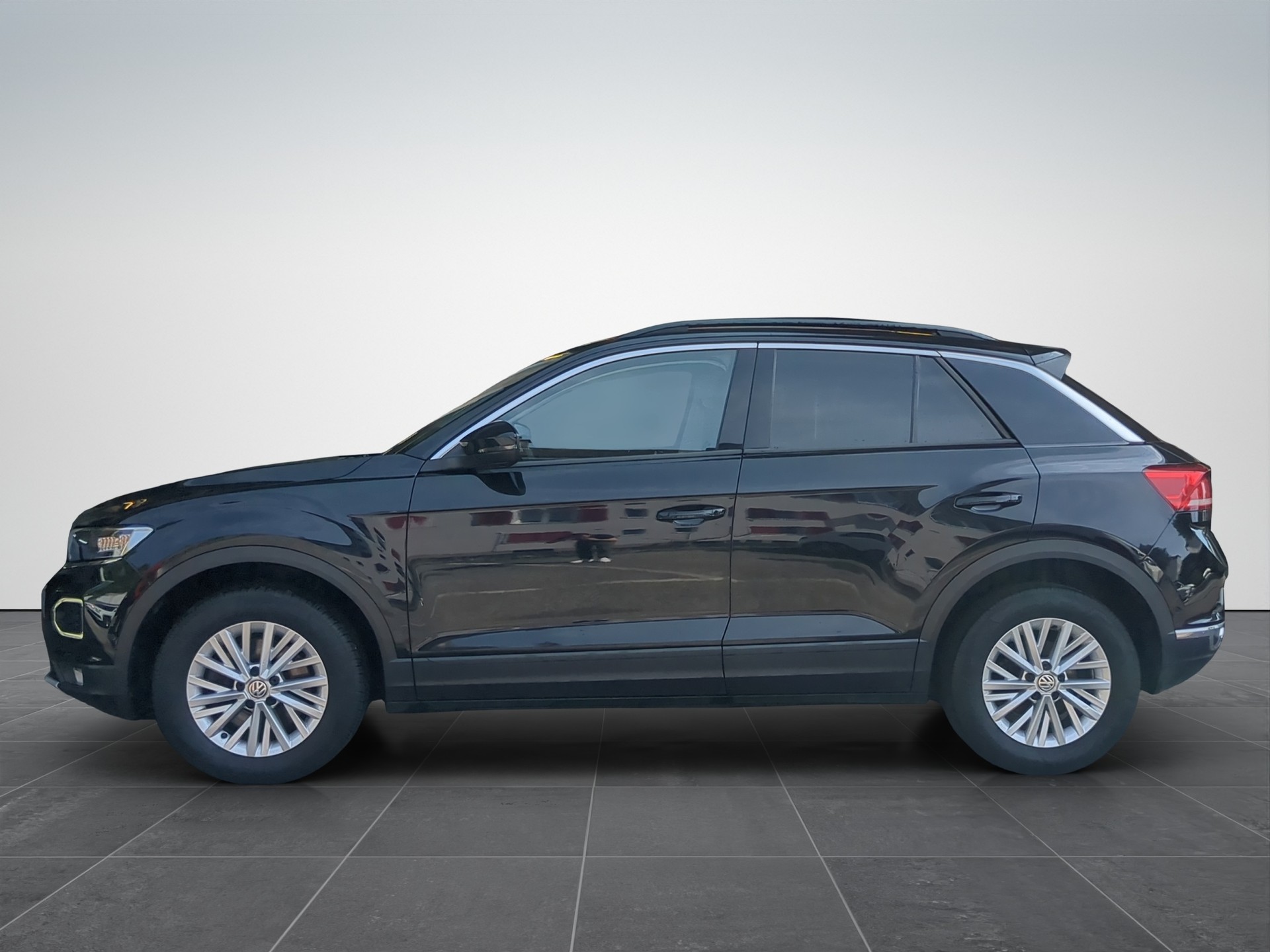 VW T-Roc 2.0 TSI Advance DSG 4Motion-image-1