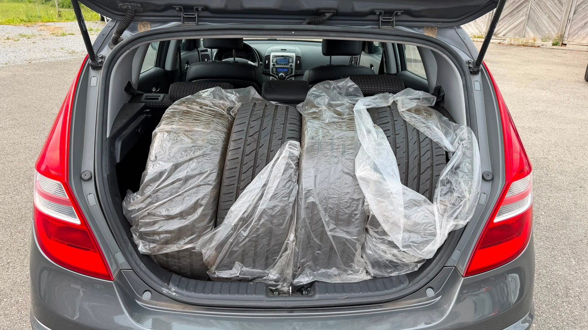 HYUNDAI i30 2.0 Premium Automatic-image-8