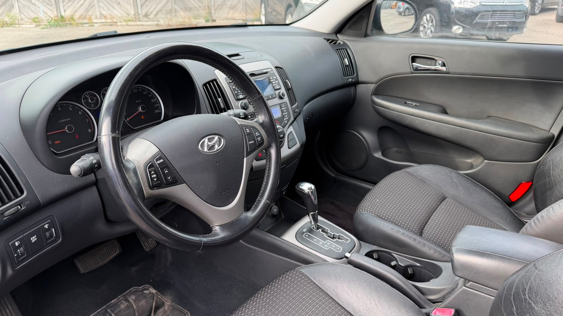 HYUNDAI i30 2.0 Premium Automatic-image-9