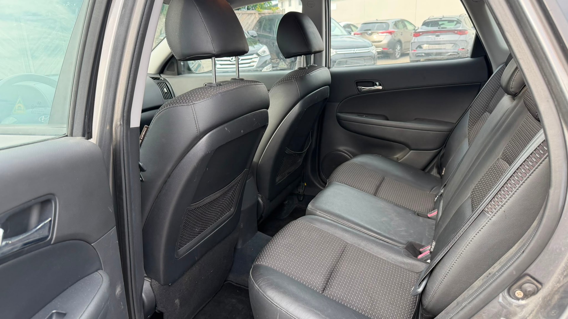 HYUNDAI i30 2.0 Premium Automatic-image-12