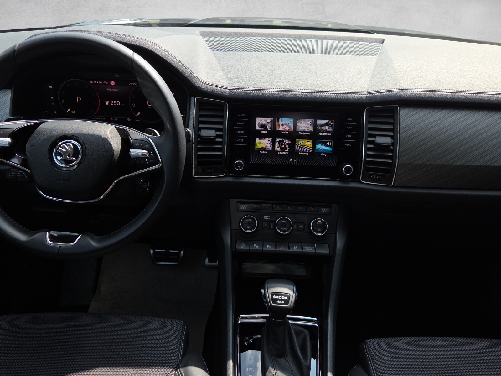 SKODA Kodiaq 2.0 TSI 4x4 Style-image-11