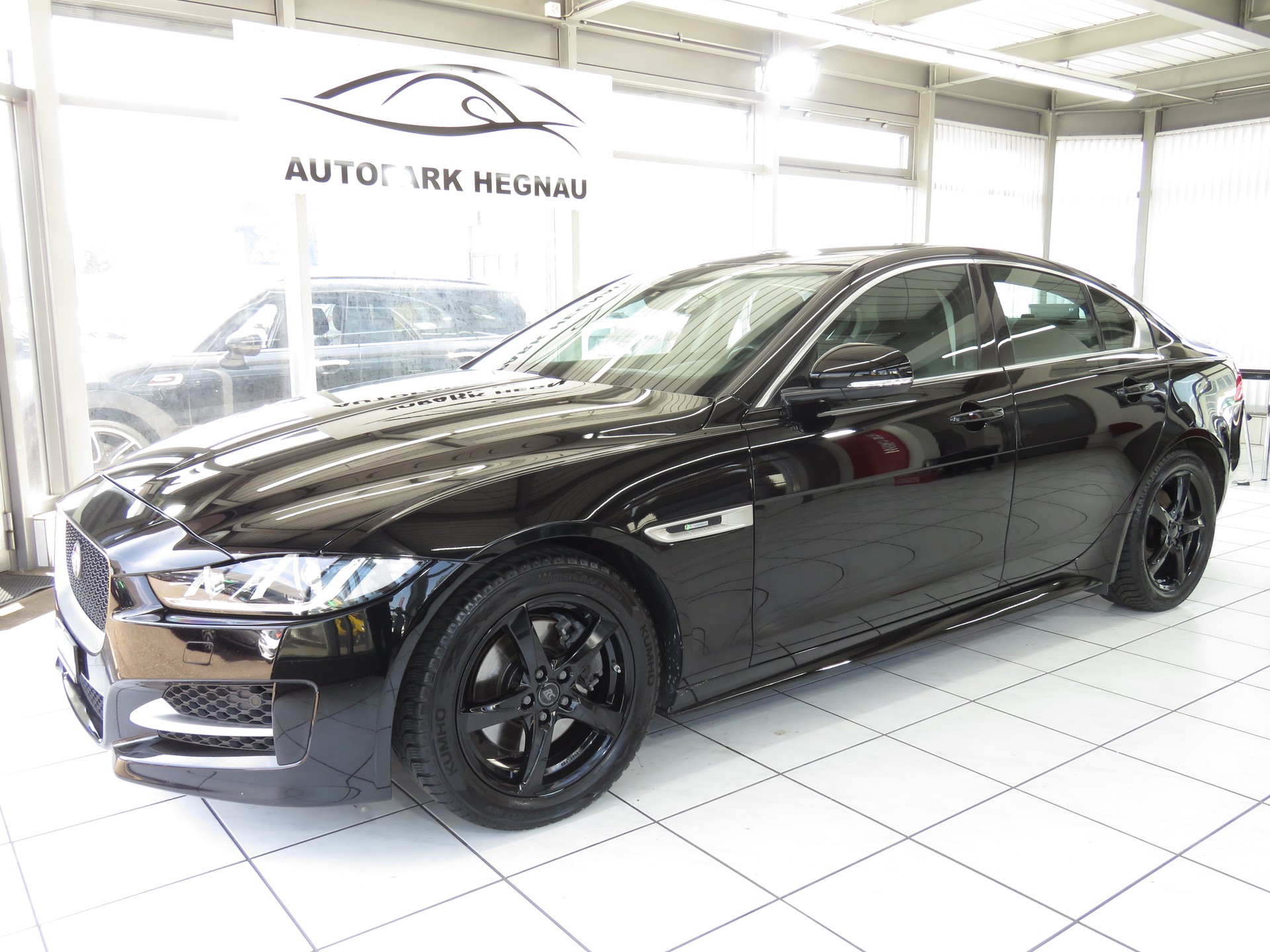 JAGUAR XE 20d R-Sport AWD Automat-image-0