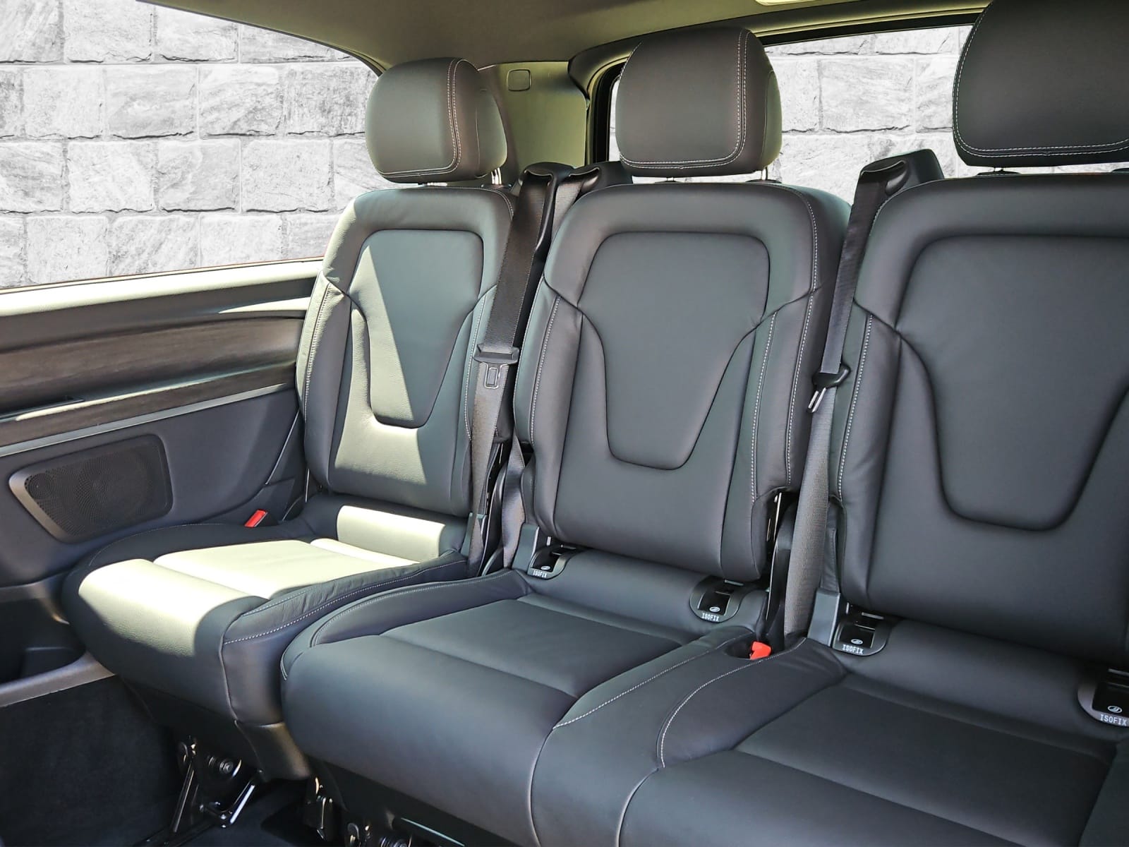 MERCEDES-BENZ EQV 300 lang-image-13