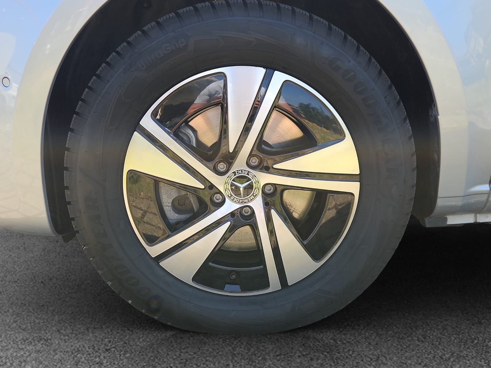 MERCEDES-BENZ EQV 300 lang-image-14